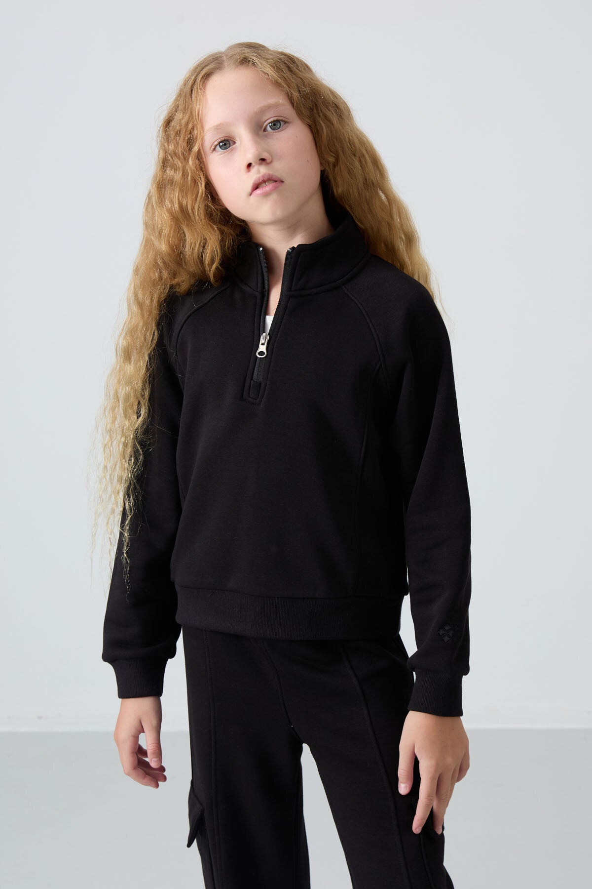 Siyah Pamuklu İçi Tüylü Yumuşak Dokulu Standart Fit Nakışlı Kız Çocuk Eşofman Takım - 75159