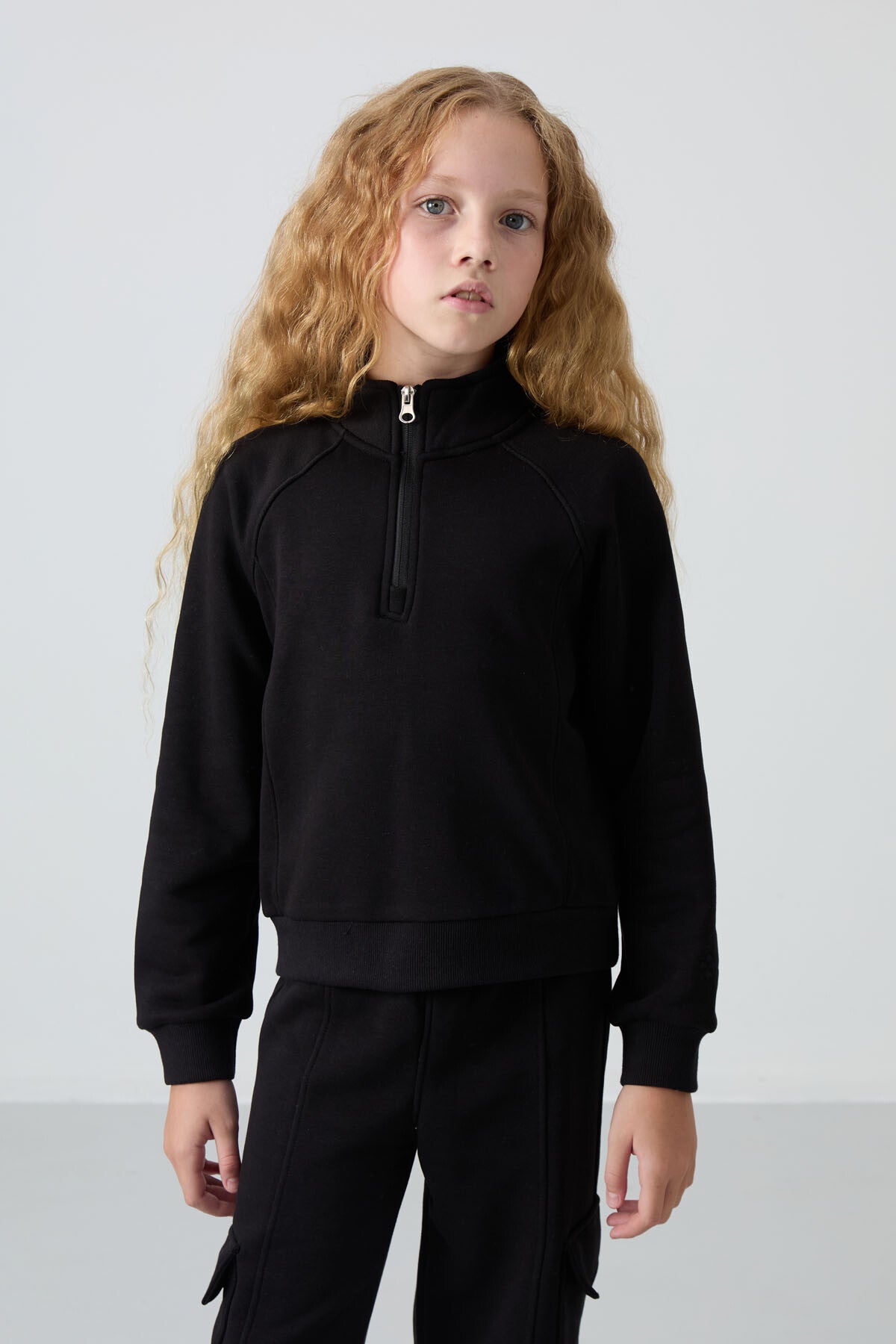 Siyah Pamuklu İçi Tüylü Yumuşak Dokulu Standart Fit Nakışlı Kız Çocuk Eşofman Takım - 75159