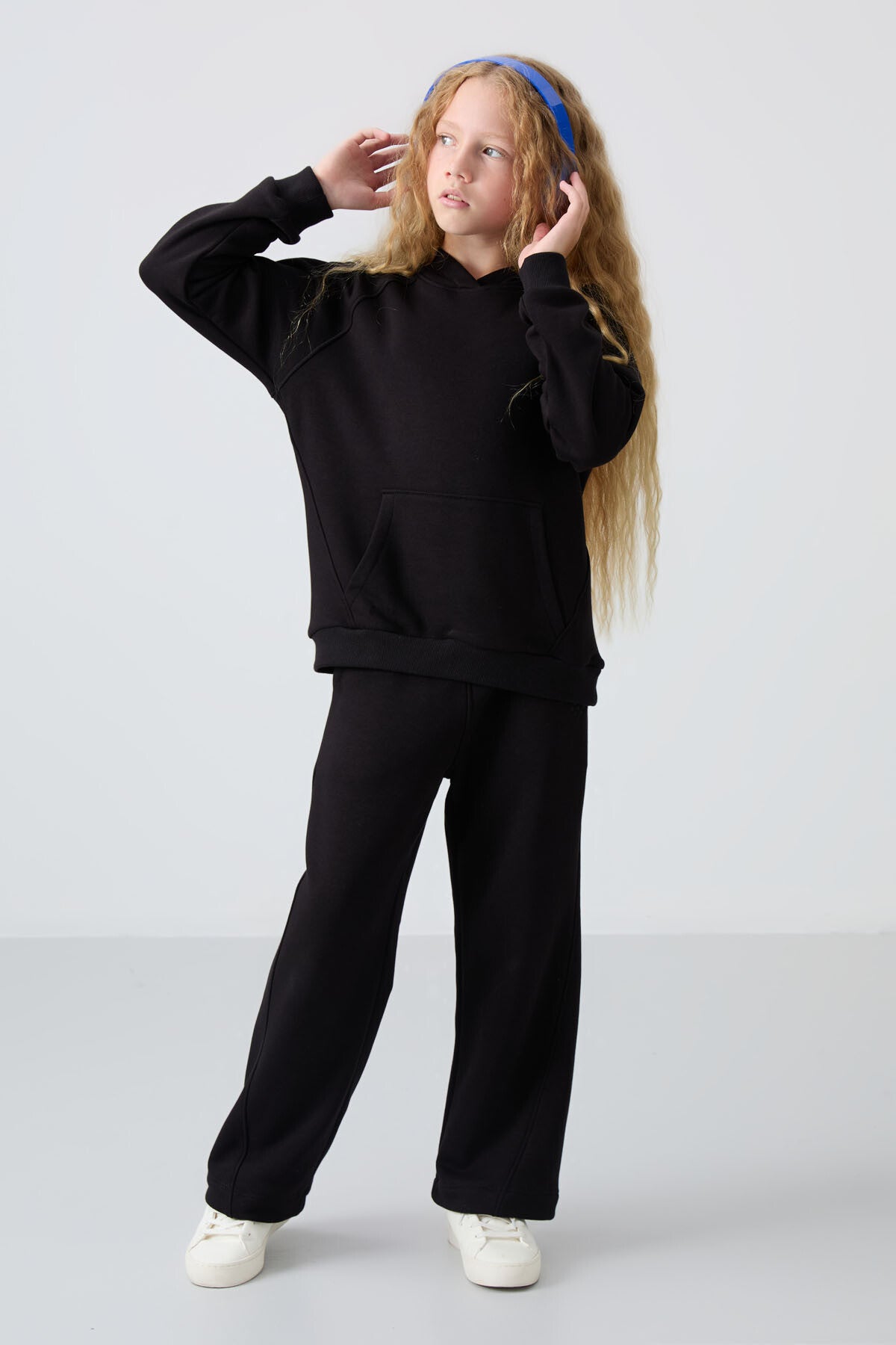 Siyah Pamuklu İçi Tüylü Yumuşak Dokulu Standart Fit Nakışlı Kız Çocuk Eşofman Takım - 75162