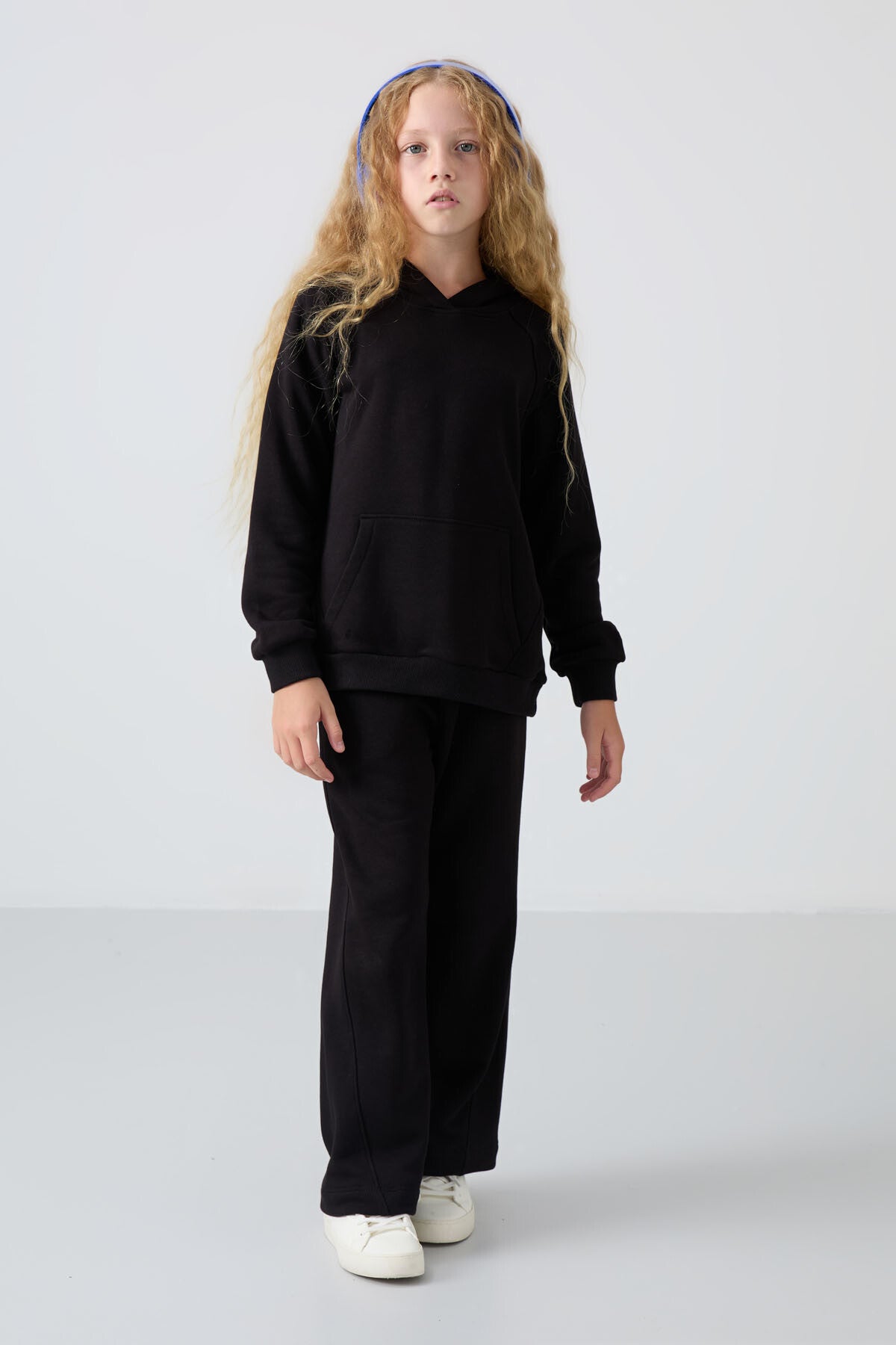 Siyah Pamuklu İçi Tüylü Yumuşak Dokulu Standart Fit Nakışlı Kız Çocuk Eşofman Takım - 75162