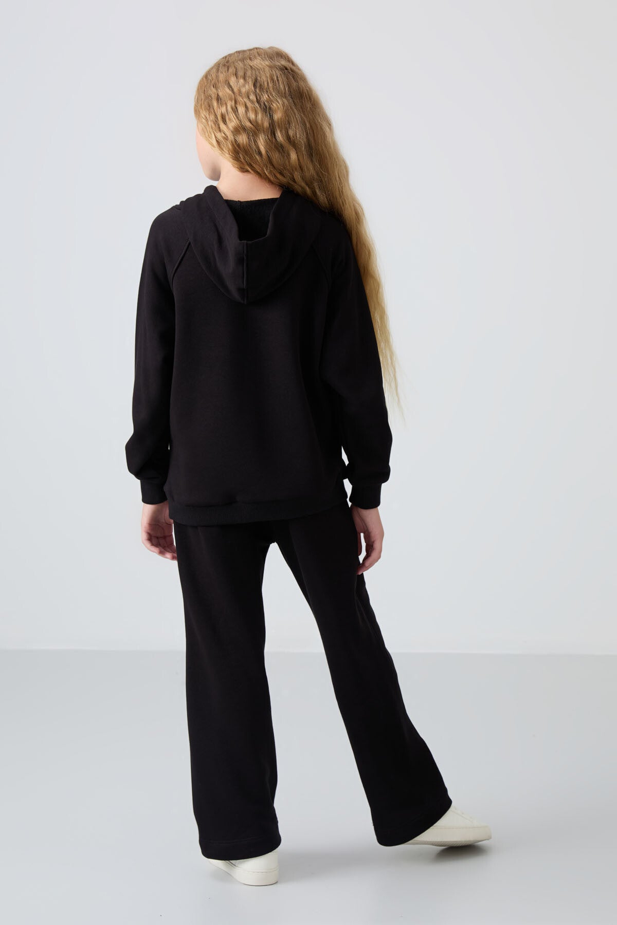 Siyah Pamuklu İçi Tüylü Yumuşak Dokulu Standart Fit Nakışlı Kız Çocuk Eşofman Takım - 75162