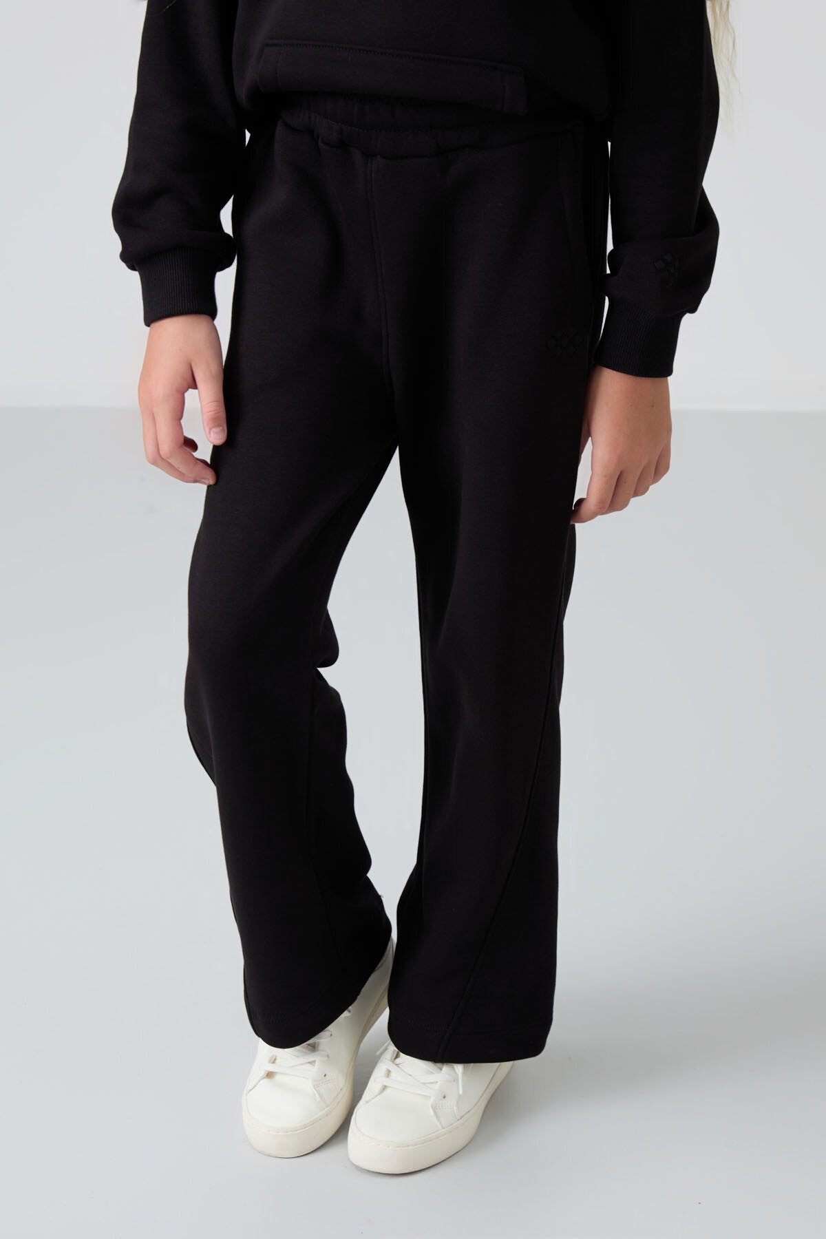 Siyah Pamuklu İçi Tüylü Yumuşak Dokulu Standart Fit Nakışlı Kız Çocuk Eşofman Takım - 75162