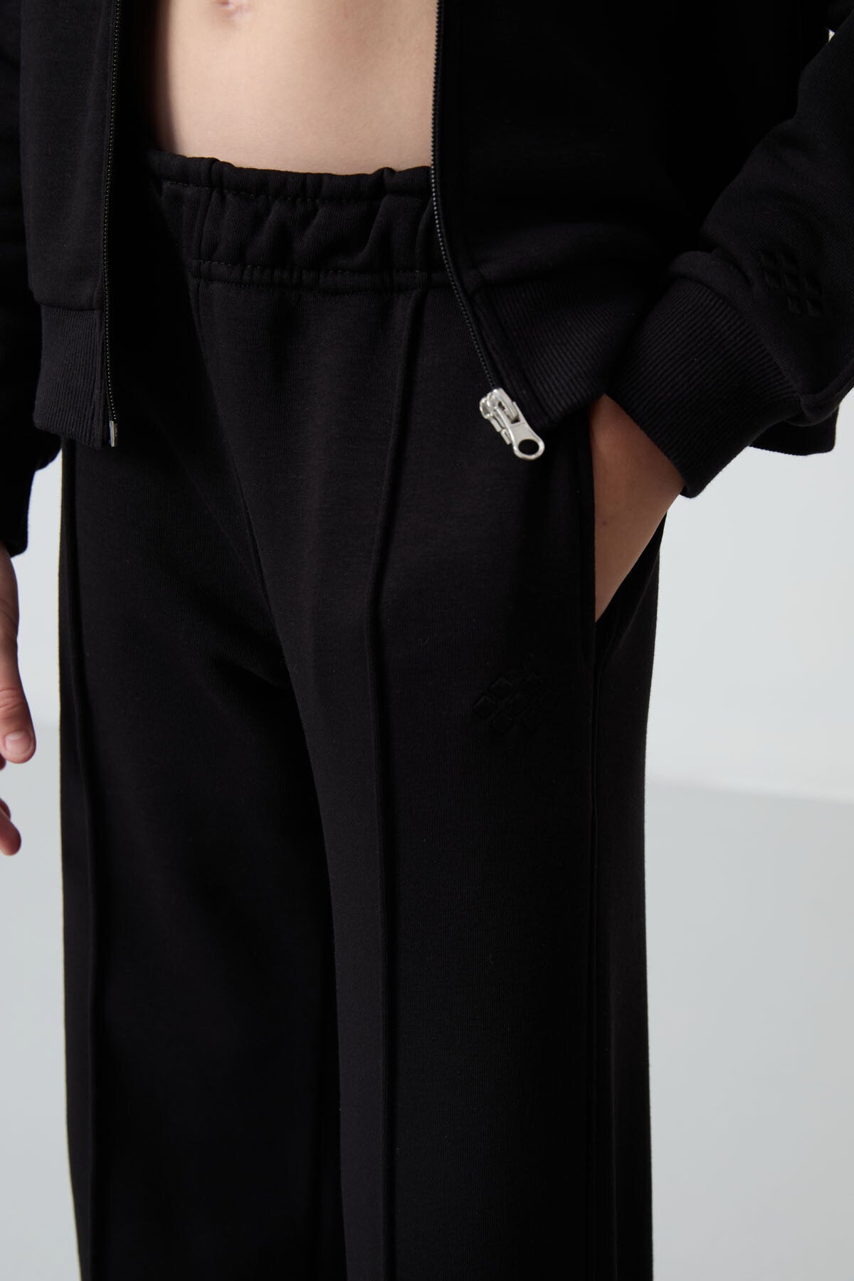 Siyah Pamuklu İçi Tüylü Yumuşak Dokulu Standart Fit Nakışlı Kız Çocuk Eşofman Takım - 75161