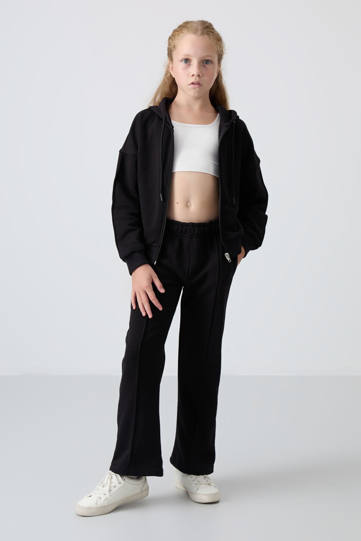 Siyah Pamuklu İçi Tüylü Yumuşak Dokulu Standart Fit Nakışlı Kız Çocuk Eşofman Takım - 75161