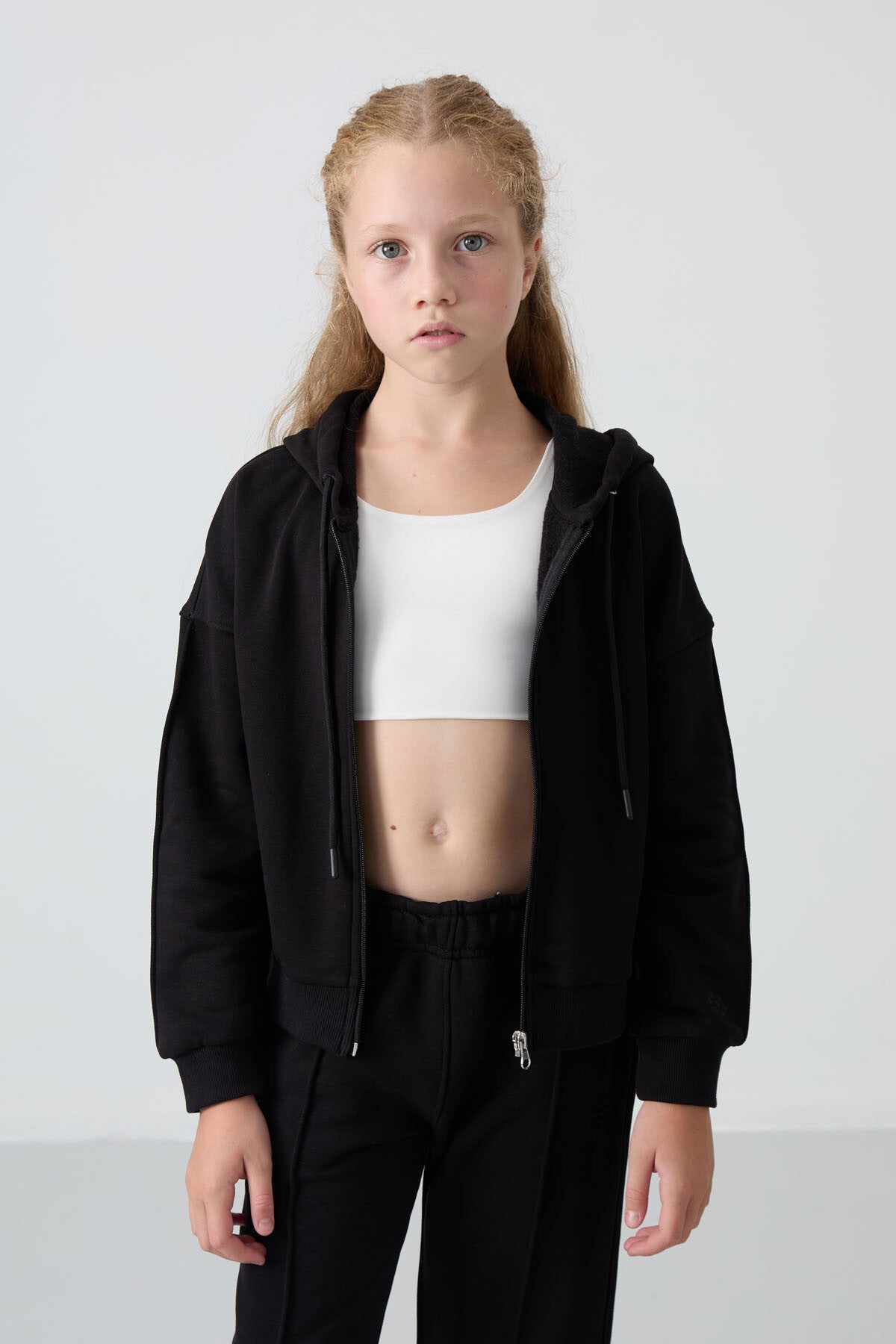 Siyah Pamuklu İçi Tüylü Yumuşak Dokulu Standart Fit Nakışlı Kız Çocuk Eşofman Takım - 75161