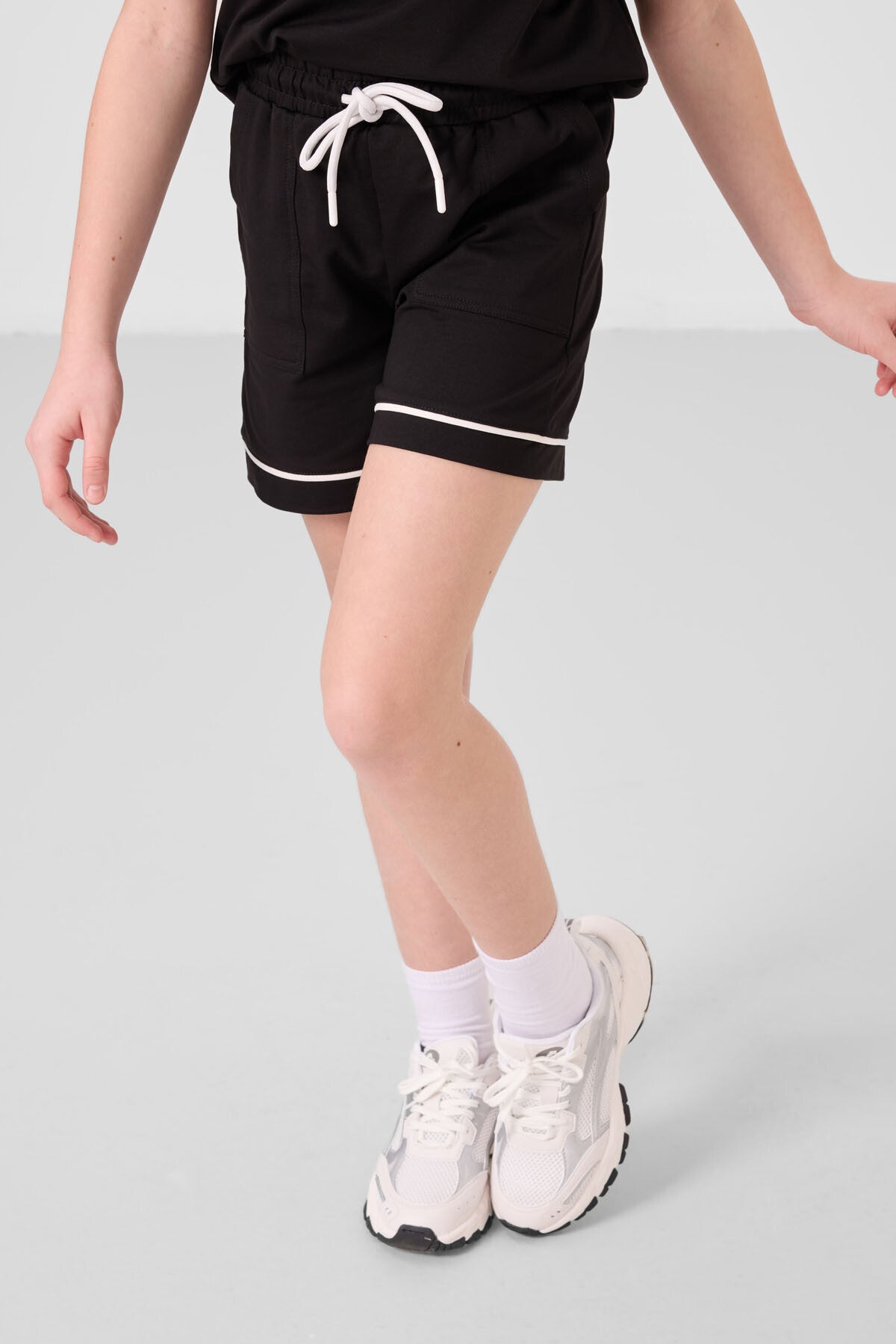 Siyah Pamuklu Yumuşak Dokulu Standart Fit Basic Kız Çocuk Şort Takım - 75183