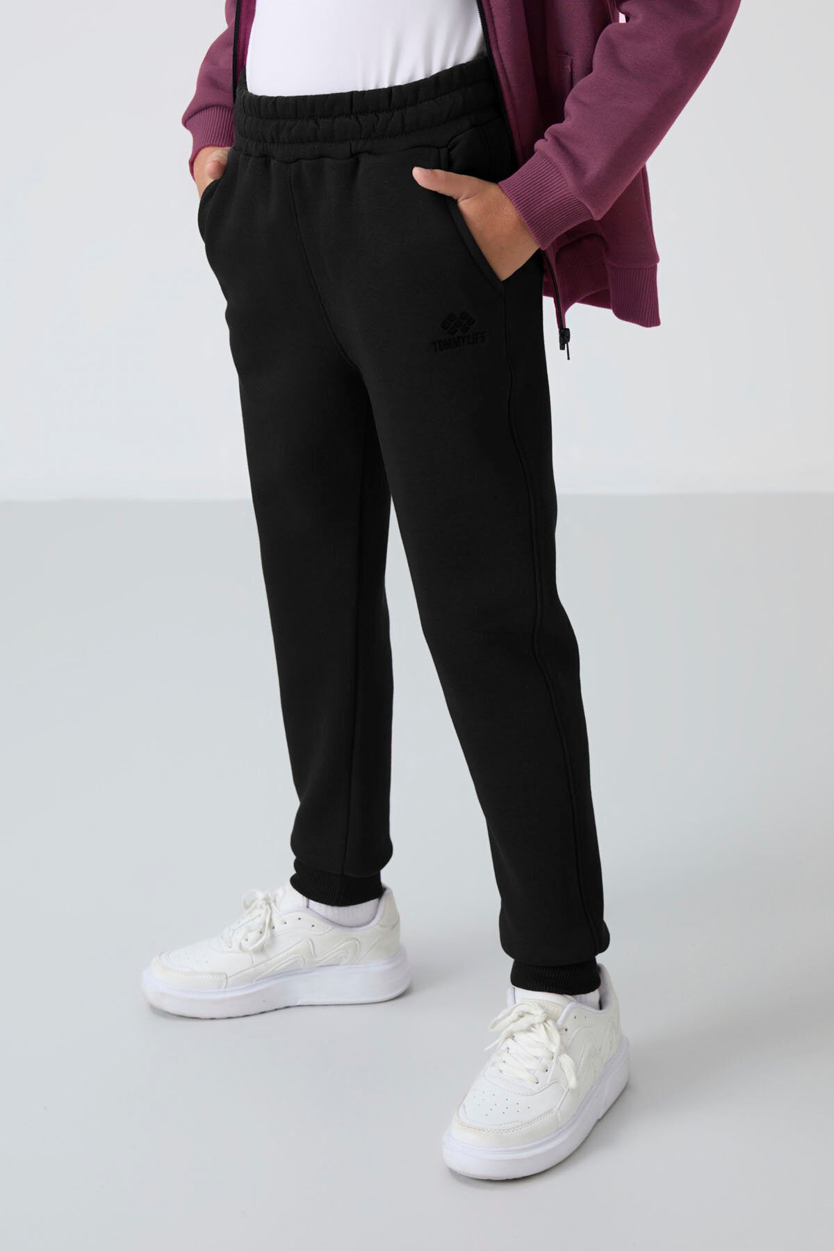 Soft Vişne-Siyah Pamuklu Kalın İçi Tüylü Standart Fit Nakışlı Erkek Çocuk Eşofman Takım - 11256