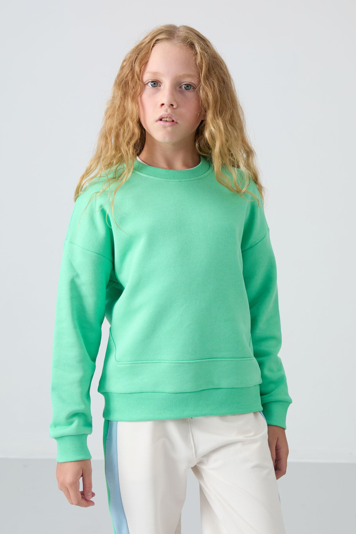 Su Yeşil Pamuklu İçi Tüylü Yumuşak Dokulu Oversize Nakışlı Kız Çocuk Sweatshirt - 75150