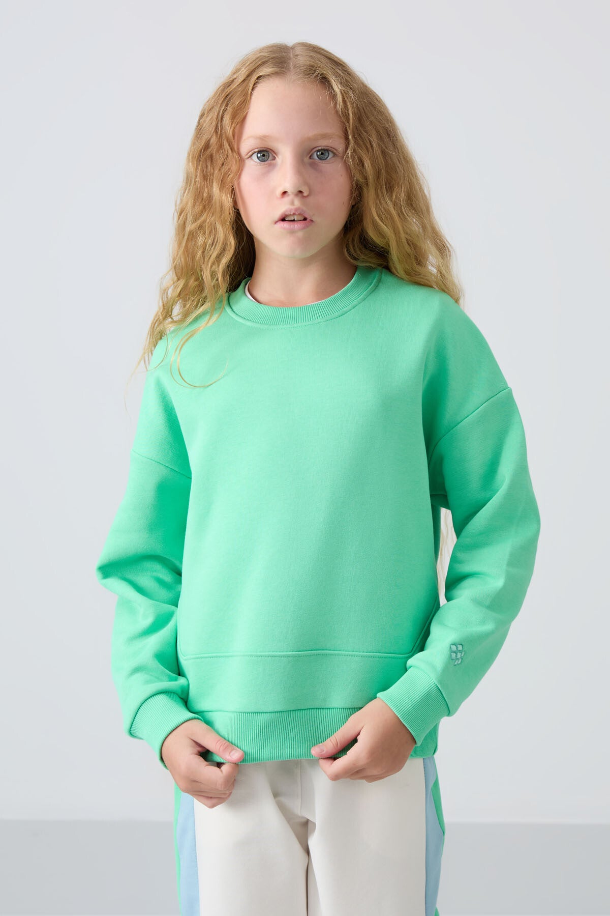 Su Yeşil Pamuklu İçi Tüylü Yumuşak Dokulu Oversize Nakışlı Kız Çocuk Sweatshirt - 75150
