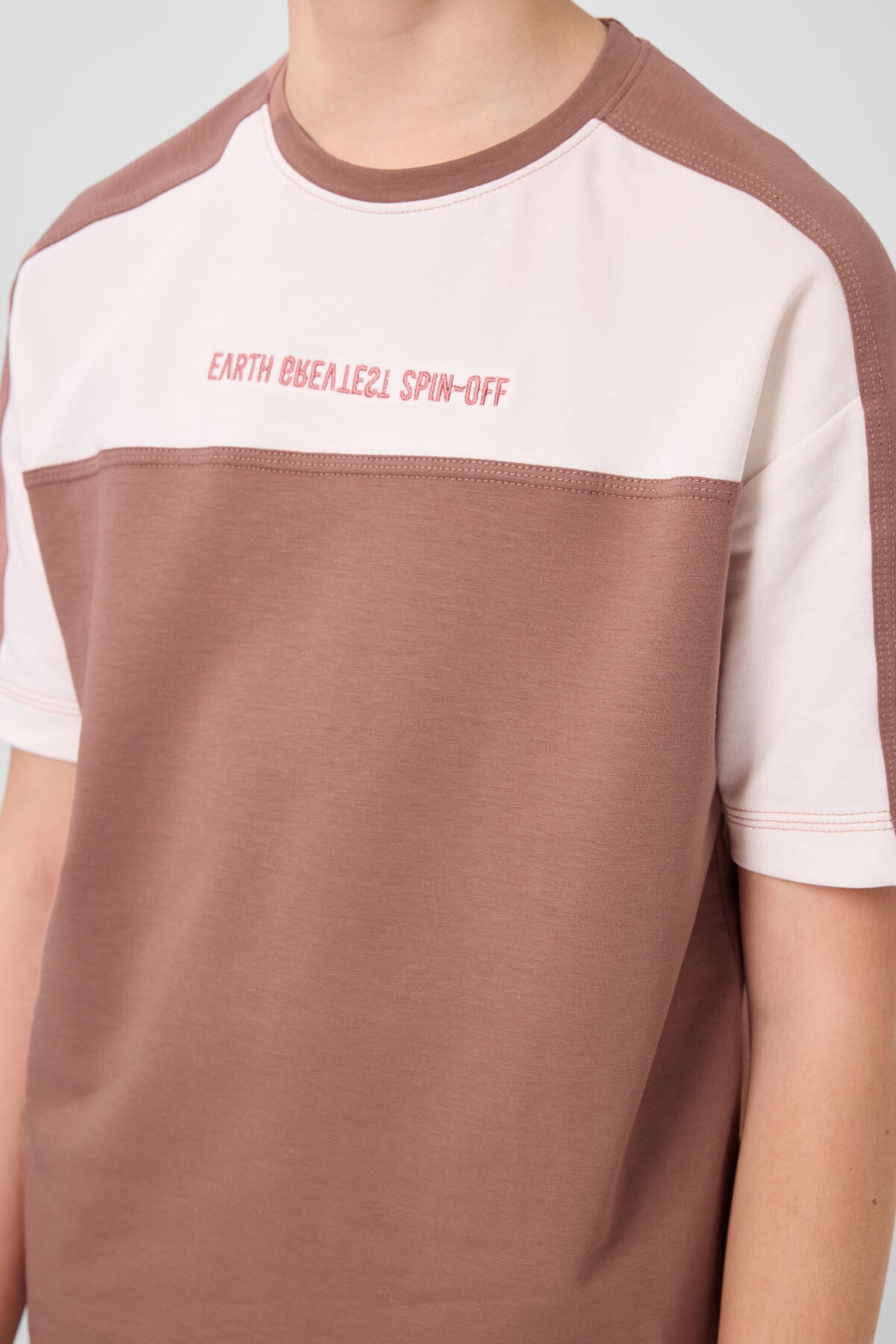 Tarçın Pamuklu Yumuşak Dokulu Oversize Fit Nakışlı Erkek Çocuk T-Shirt - 11290