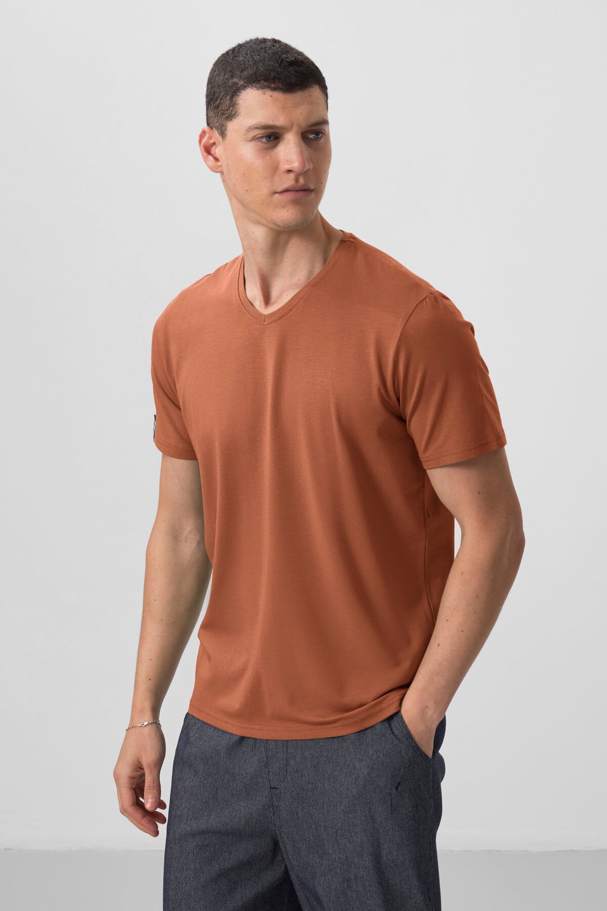 Tarçın Basic Kısa Kol Standart Kalıp V Yaka Erkek T-Shirt - 87912