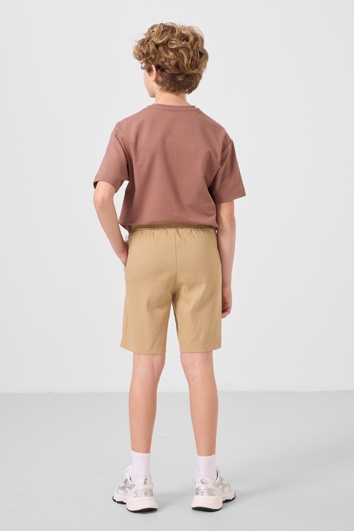 Tarçın-Koyu Bej Pamuklu Oversize Fit Dokuma Hafif Esnek Chino Erkek Çocuk Şort Takım - 11276