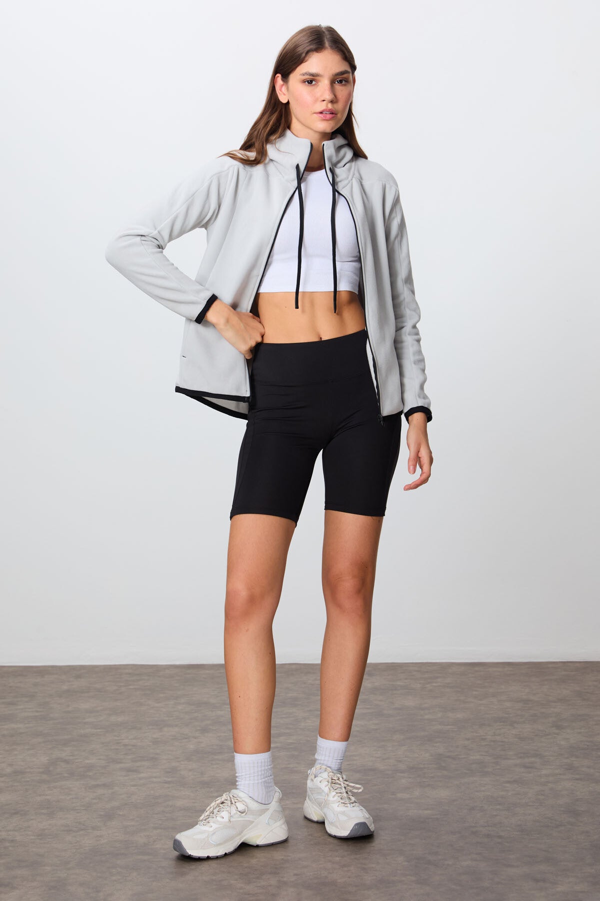 Taş Kalın Yumuşak Dokulu Kapüşonlu Standart Fit Nakışlı Polar Kadın Sweatshirt -97287