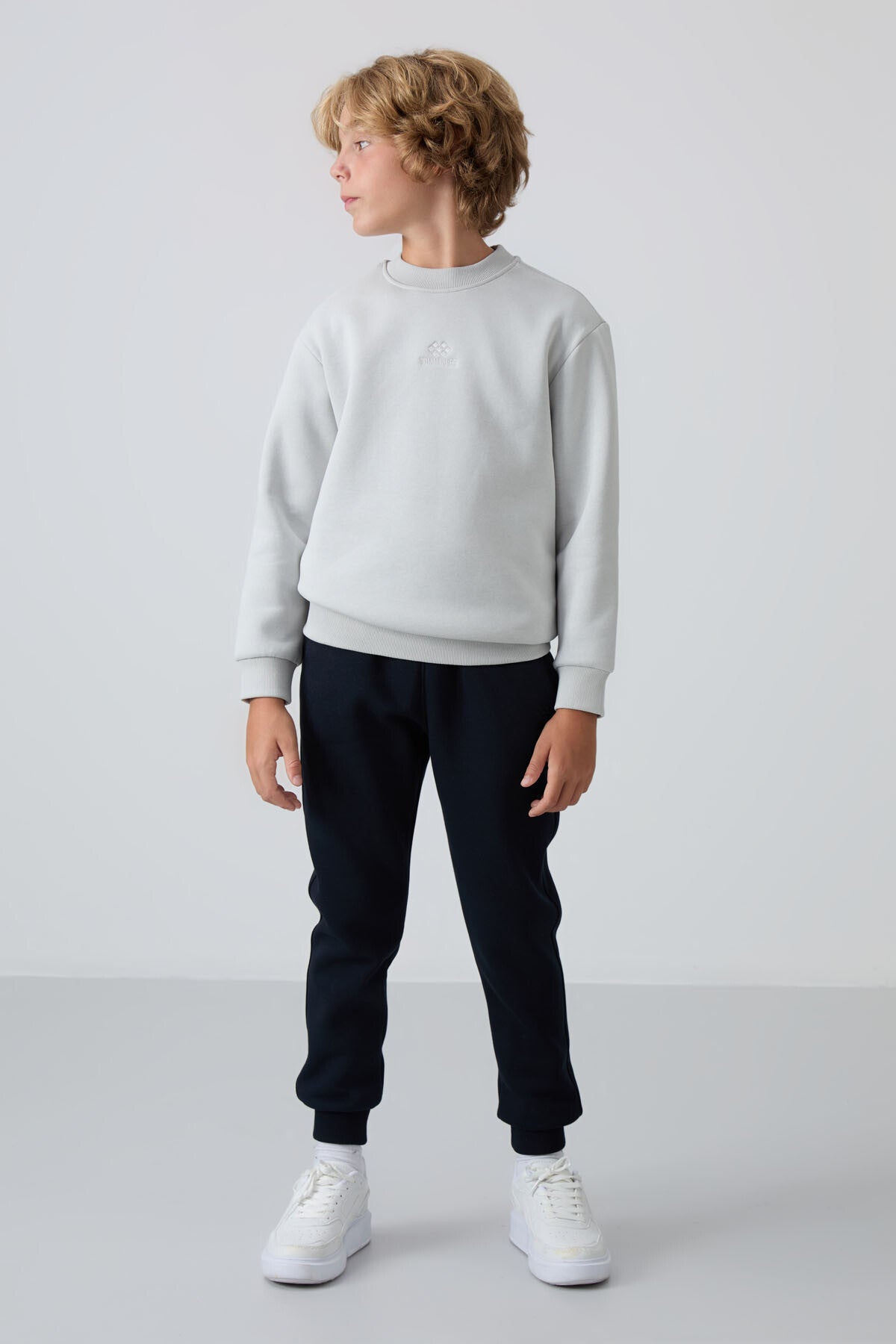 Taş Pamuklu Kalın İçi Tüylü Yumuşak Dokulu Standart Fit Nakışlı Erkek Çocuk Sweatshirt - 11232