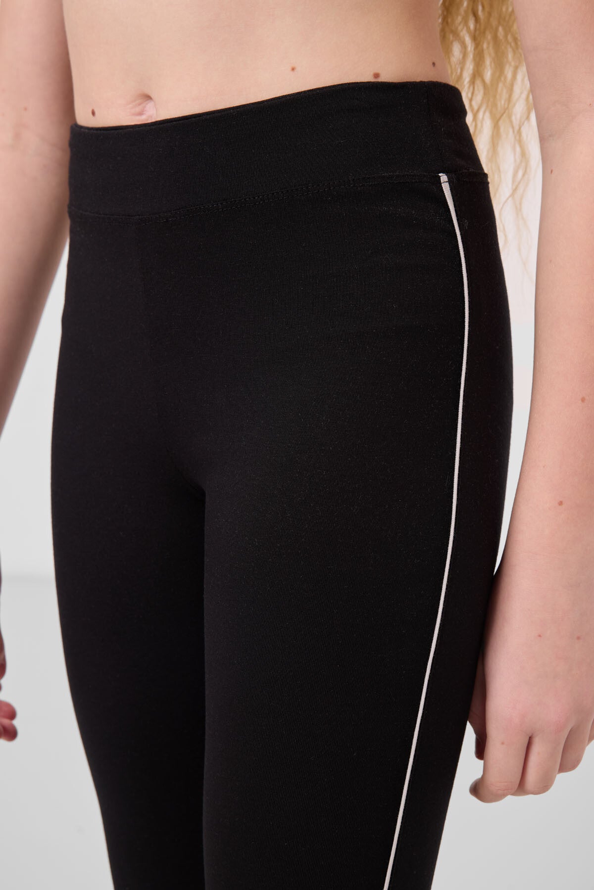 Taş-Siyah Pamuklu O Yaka Standart Fit Basic İspanyol Paça Kız Çocuk Tayt Takım - 75192