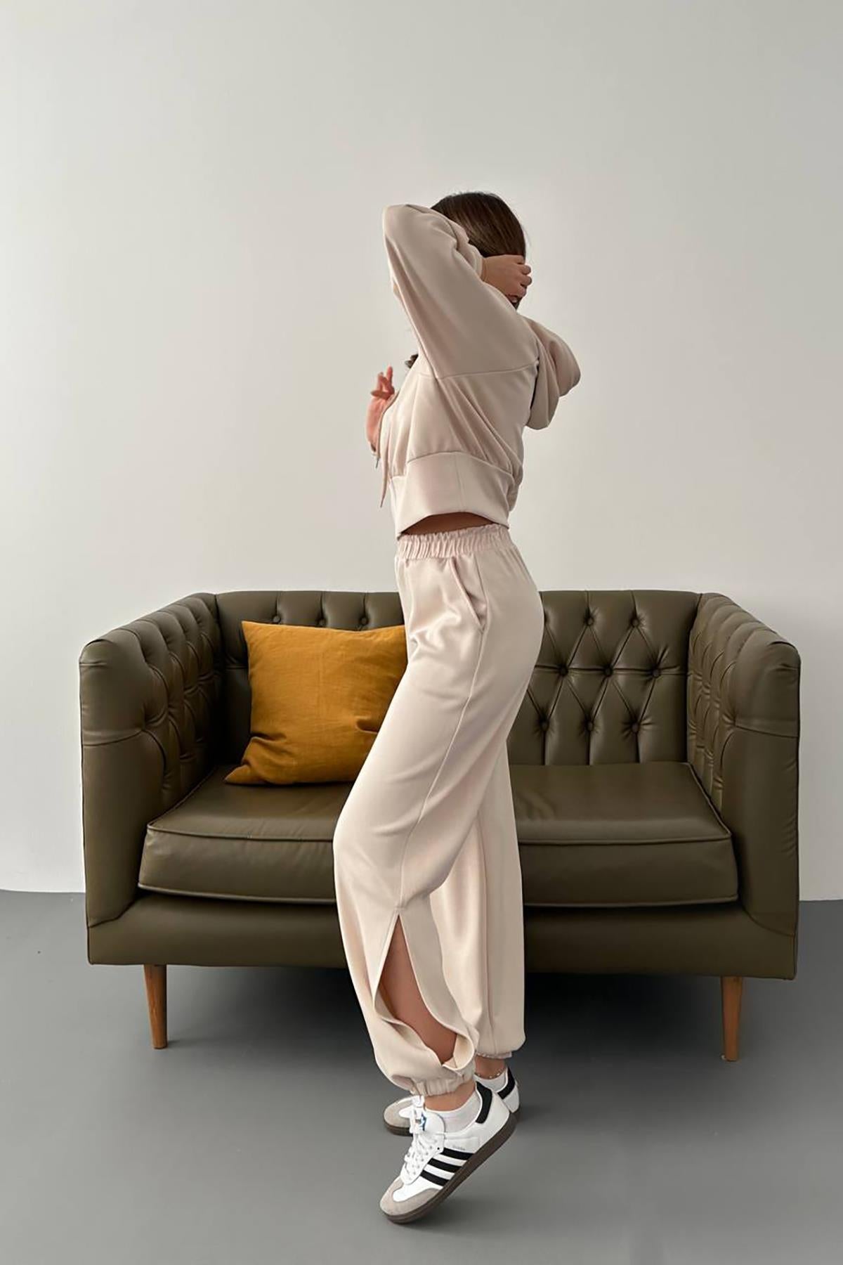 Toptan Bej Kapüşonlu Sweatshirt Ve Kargo Pantolon Takım