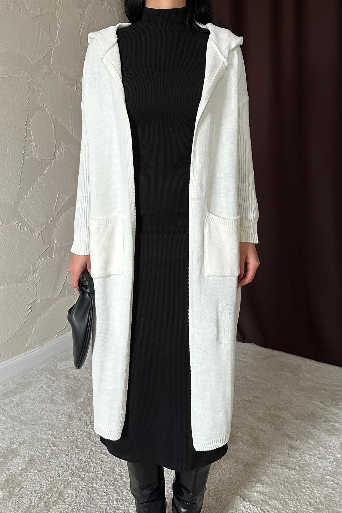 Toptan Beyaz Arkası Yazılı Hırka