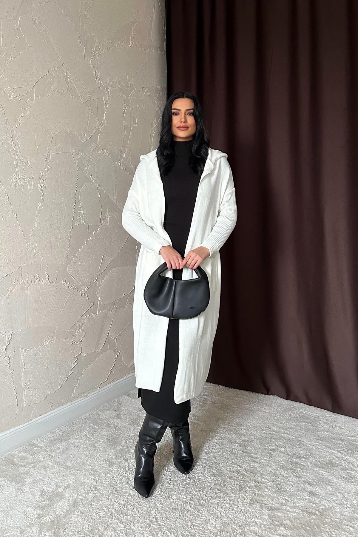 Toptan Beyaz Arkası Yazılı Hırka Beyaz STD