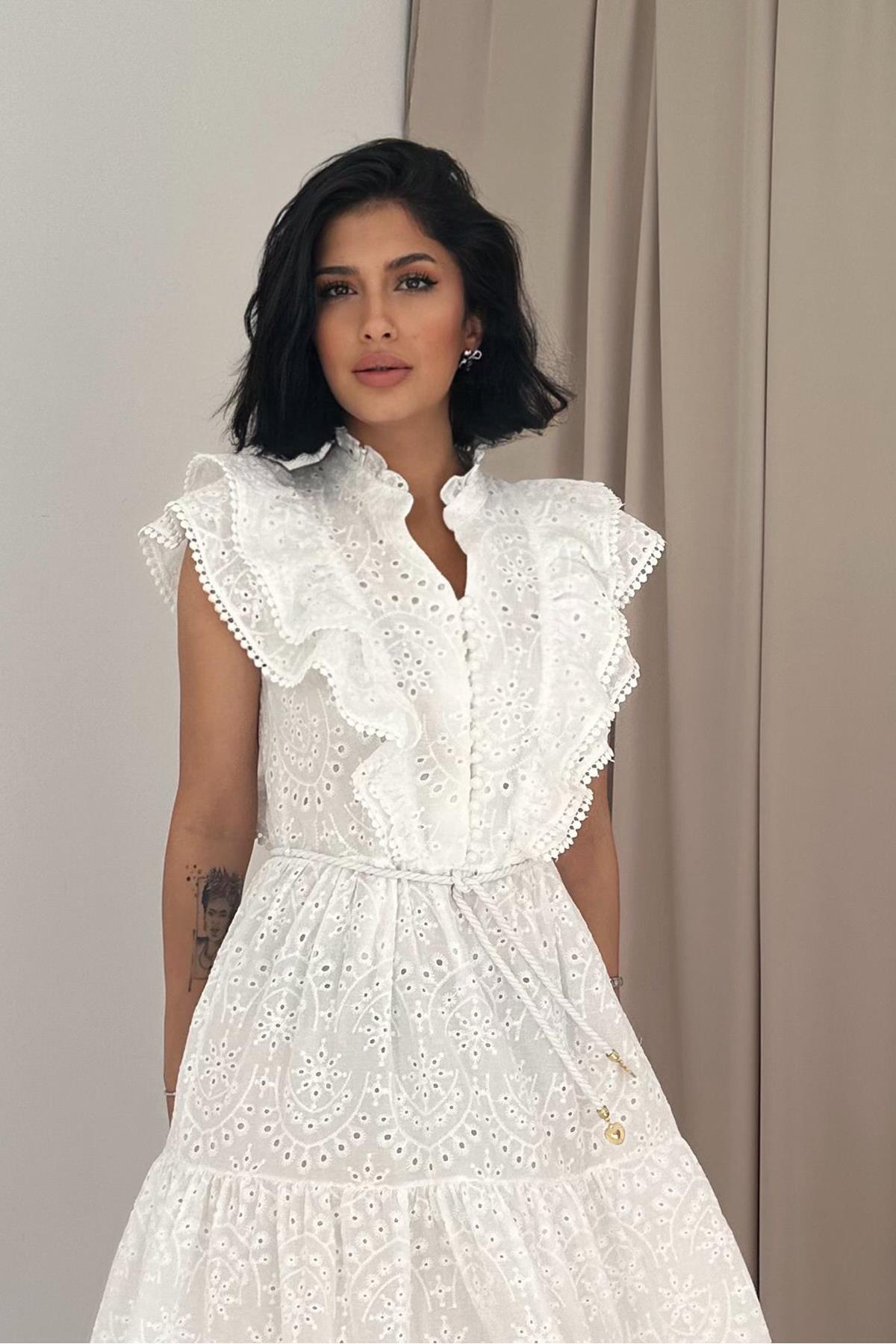 Toptan Beyaz Fırfırlı Düğmeli Elbise