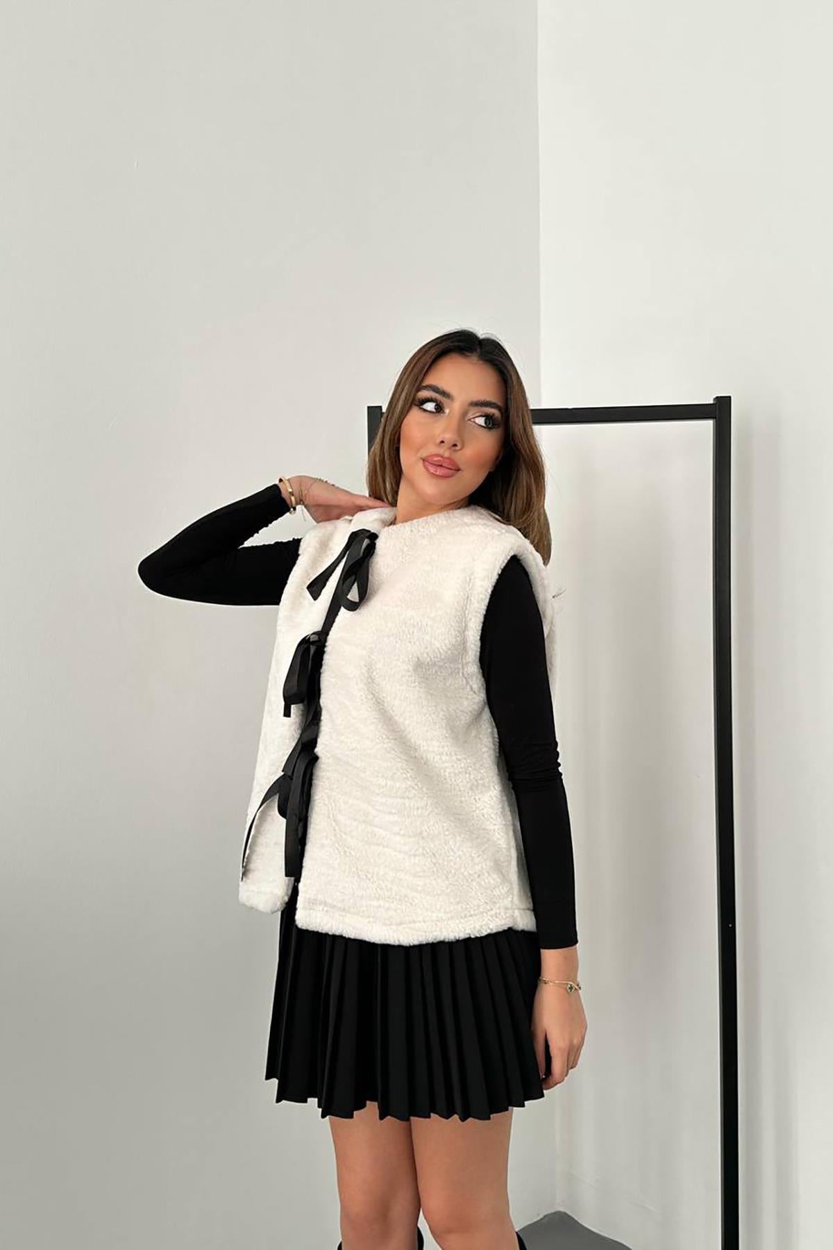 Toptan Ekru Fiyonklu Peluş Yelek Ekru L