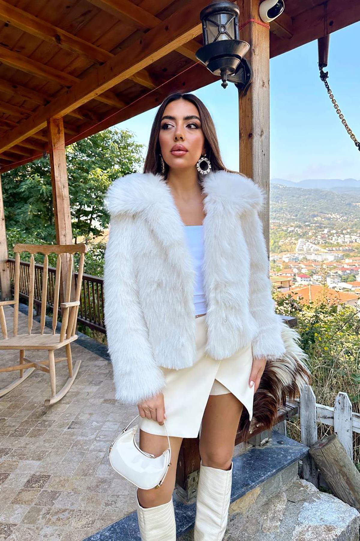 Toptan Ekru Kürklü Kısa Manto