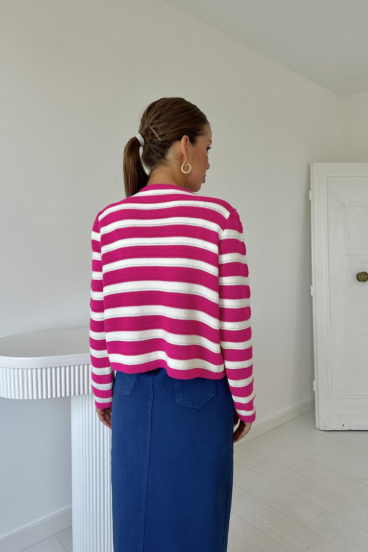 Toptan Fuşya Çizgili Ve Düğmeli Triko Kazak