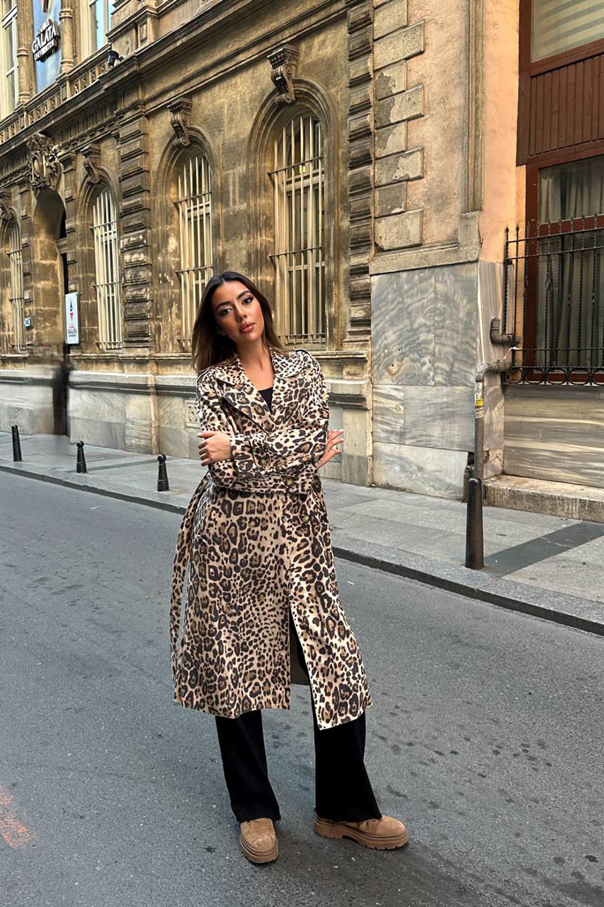 Toptan Leopar Ön Ve Arkası Pelerinli Kaban Leopar L