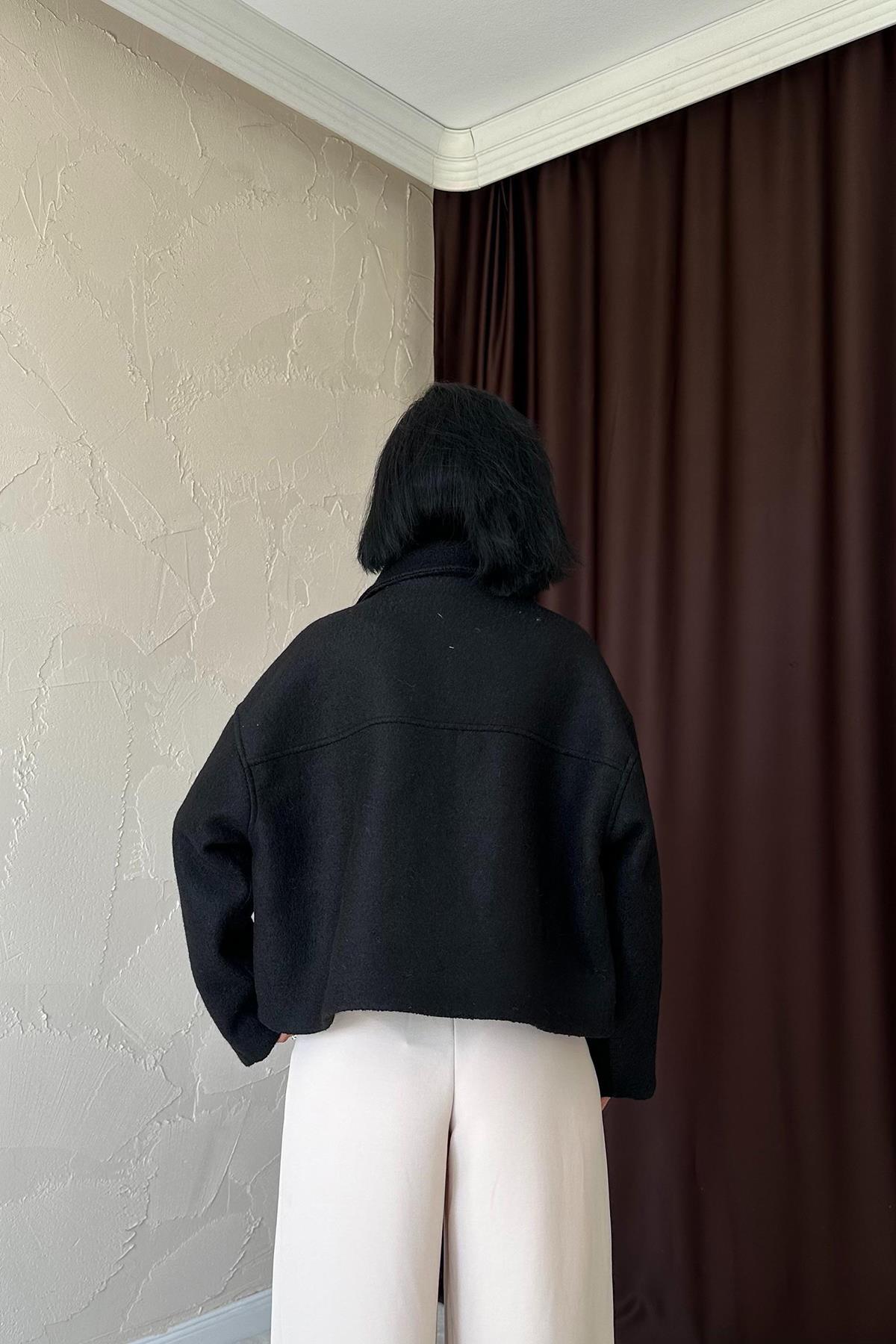 Toptan Siyah Cebi Kapaklı Kaşe Ceket