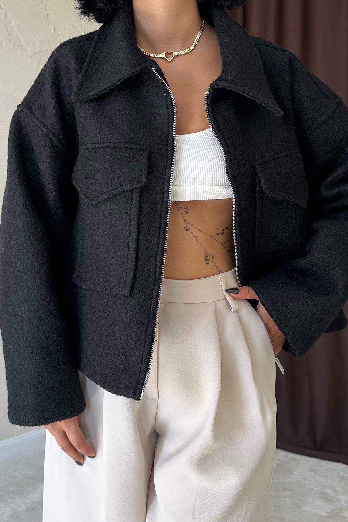 Toptan Siyah Cebi Kapaklı Kaşe Ceket