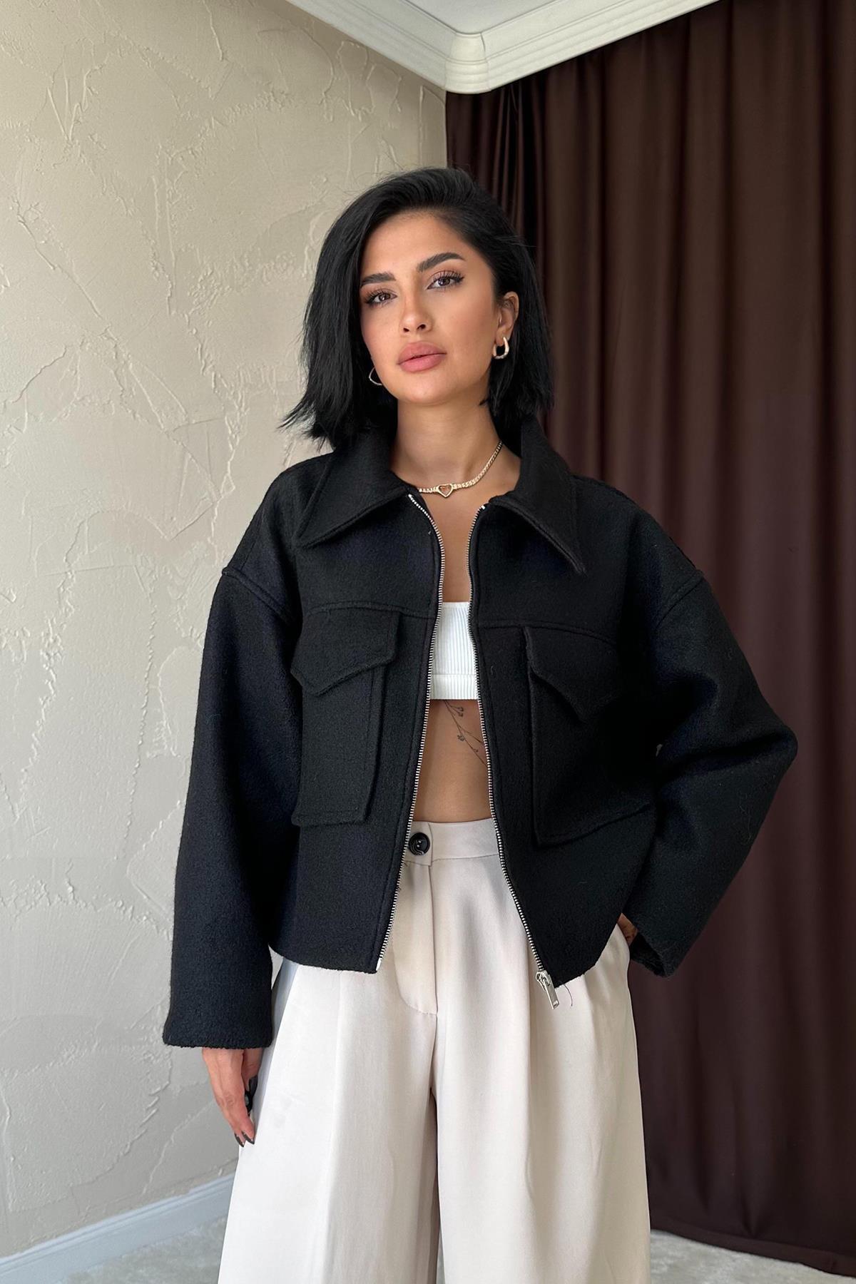 Toptan Siyah Cebi Kapaklı Kaşe Ceket