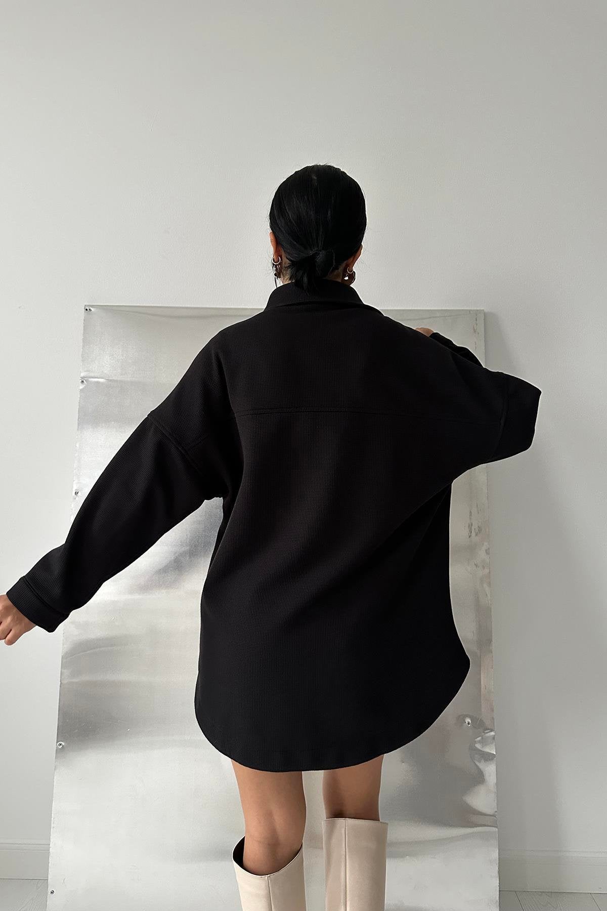 Toptan Siyah Yandan Yırtmaçlı Gömlek