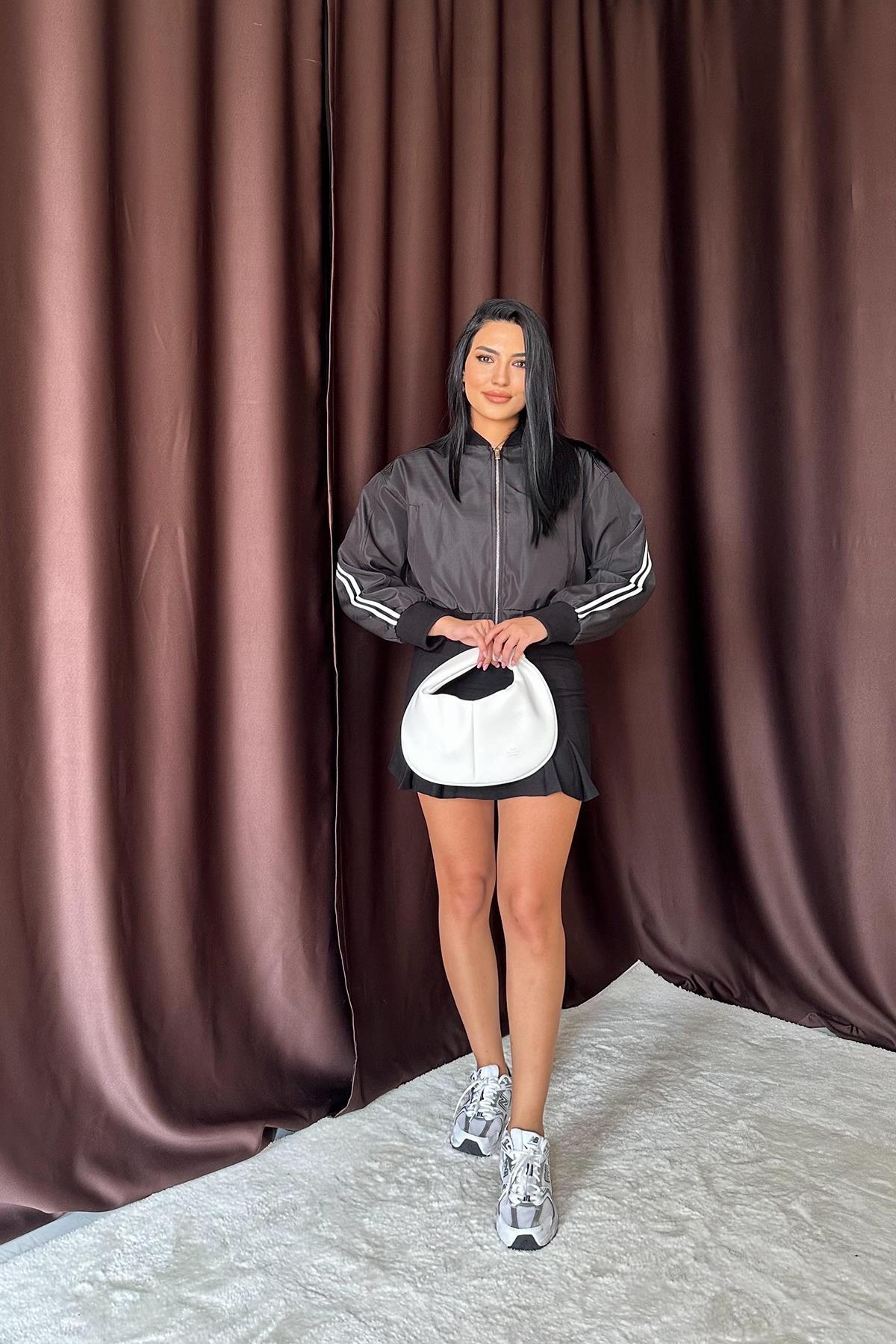 Toptan Siyah Yanları Şeritli Kısa Ceket Siyah L