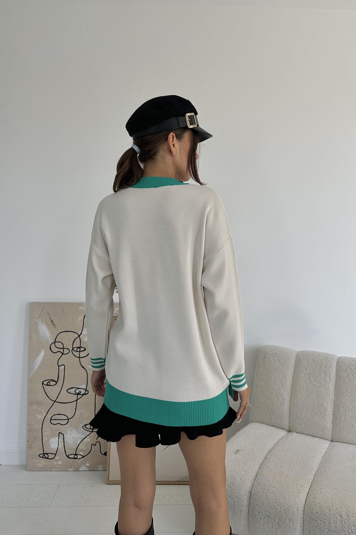 Toptan Yeşil Yaka Ve Manşet Garnili Triko Kazak