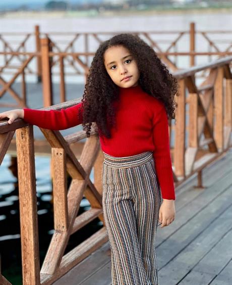 Triko Kazak ve Simli Pantolon Kırmızı 10 Yaş