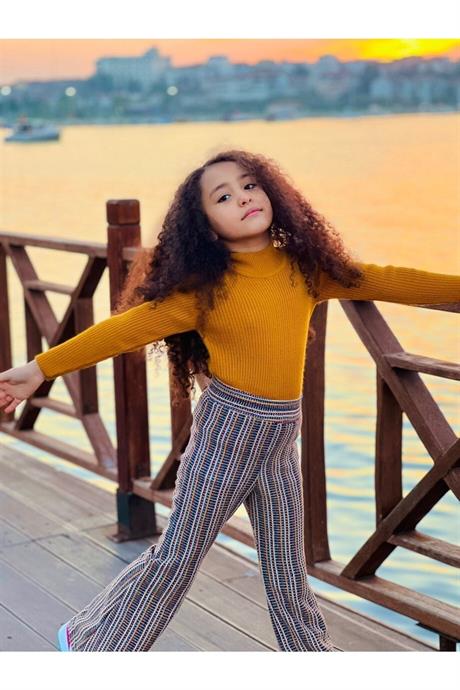 Triko Kazak ve Simli Pantolon Hardal 8 Yaş