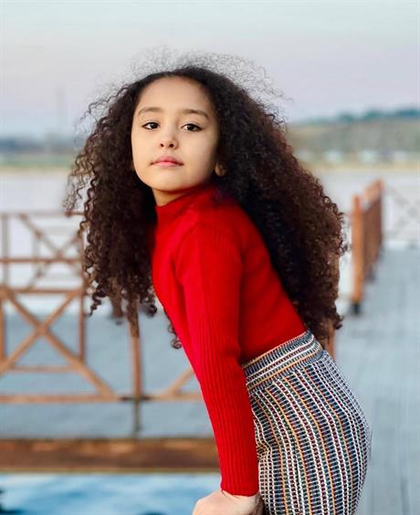 Triko Kazak ve Simli Pantolon Kırmızı 6 Yaş