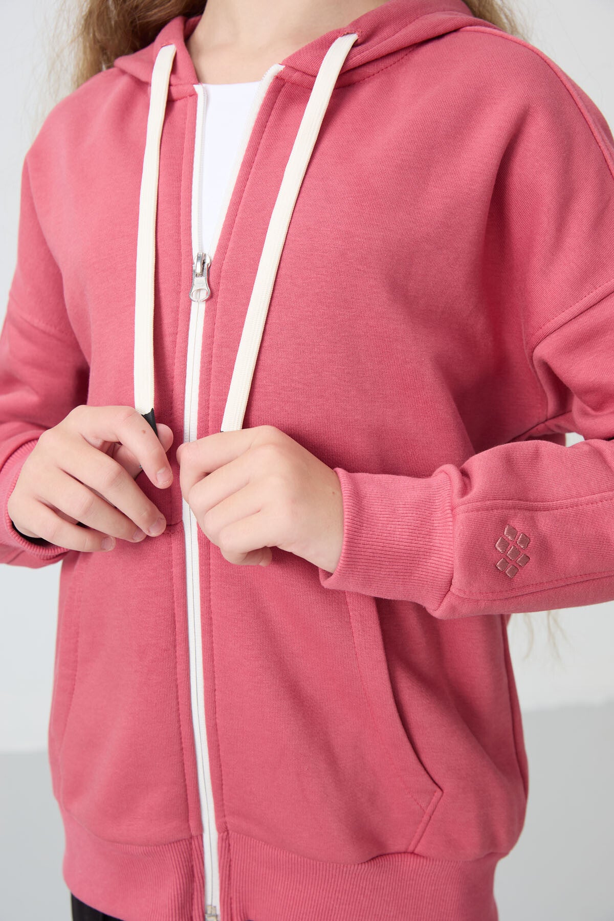 Yaban Gülü Pamuklu İçi Tüylü Yumuşak Dokulu Standart Fit Nakışlı Kız Çocuk Sweatshirt - 75149