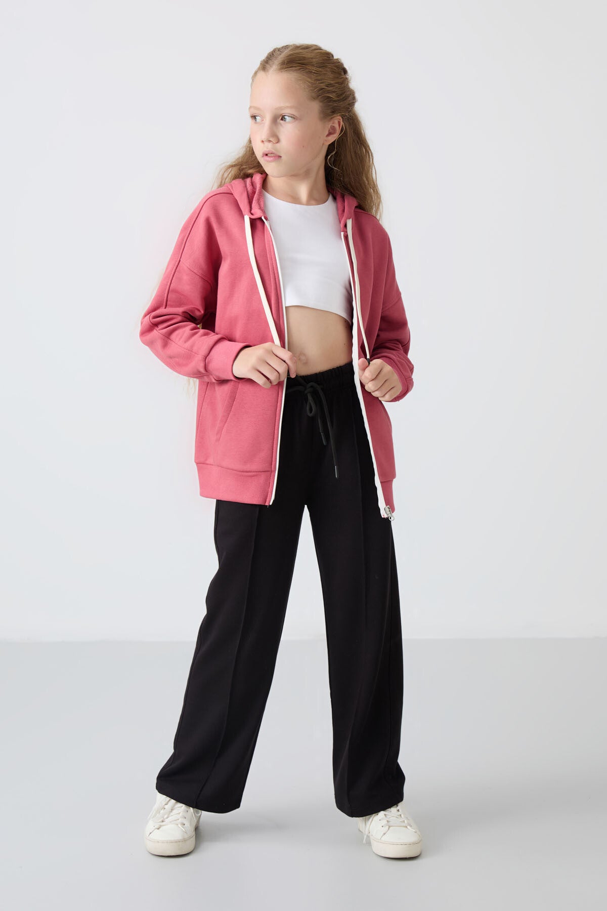 Yaban Gülü Pamuklu İçi Tüylü Yumuşak Dokulu Standart Fit Nakışlı Kız Çocuk Sweatshirt - 75149