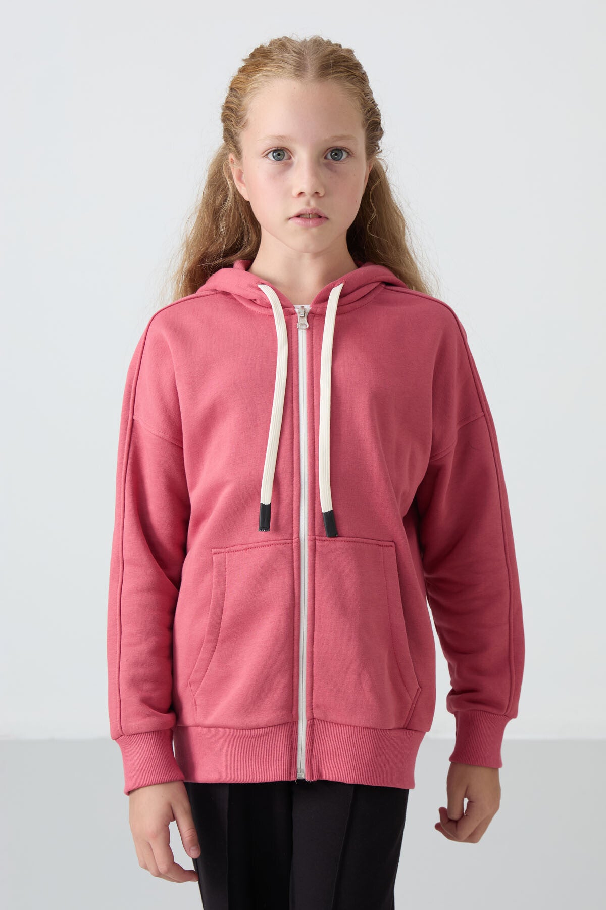 Yaban Gülü Pamuklu İçi Tüylü Yumuşak Dokulu Standart Fit Nakışlı Kız Çocuk Sweatshirt - 75149