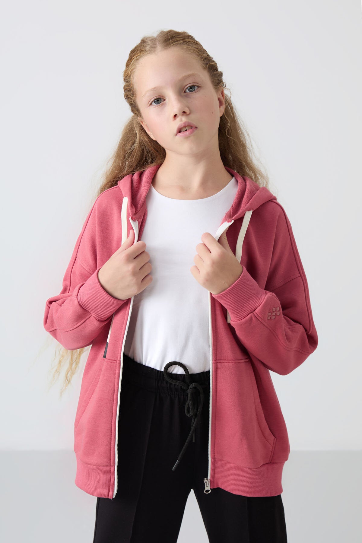 Yaban Gülü Pamuklu İçi Tüylü Yumuşak Dokulu Standart Fit Nakışlı Kız Çocuk Sweatshirt - 75149