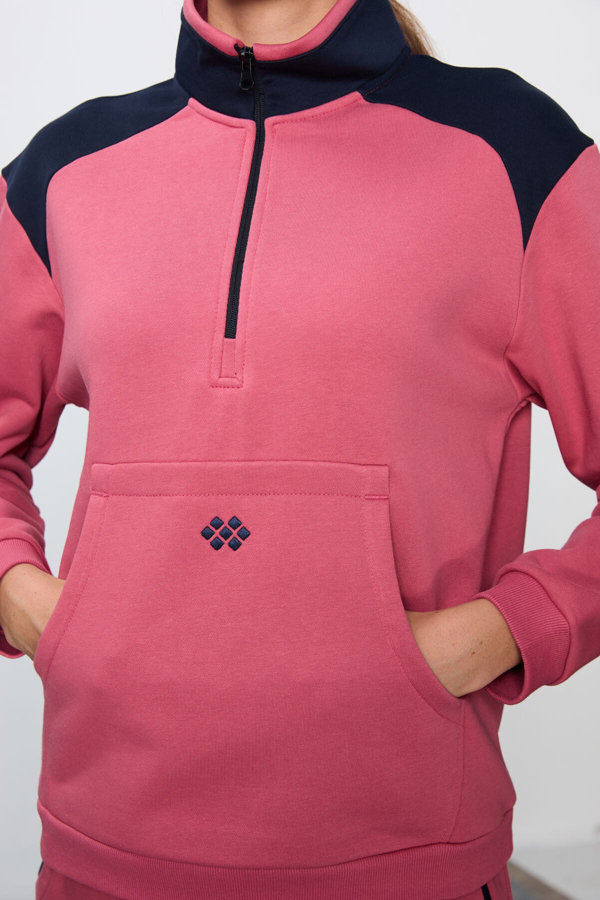 Yaban Gülü Kompakt Pamuklu Kalın Pürüzsüz Dokulu Dik Yaka Oversize Fit Kadın Eşofman Takım - 95342