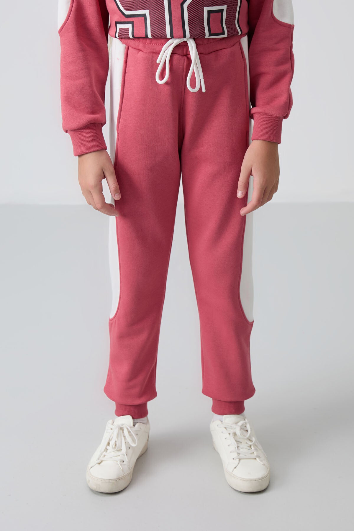 Yaban Gülü Pamuklu İçi Tüylü Yumuşak Dokulu Standart Fit Baskılı Kız Çocuk Eşofman Takım - 75170