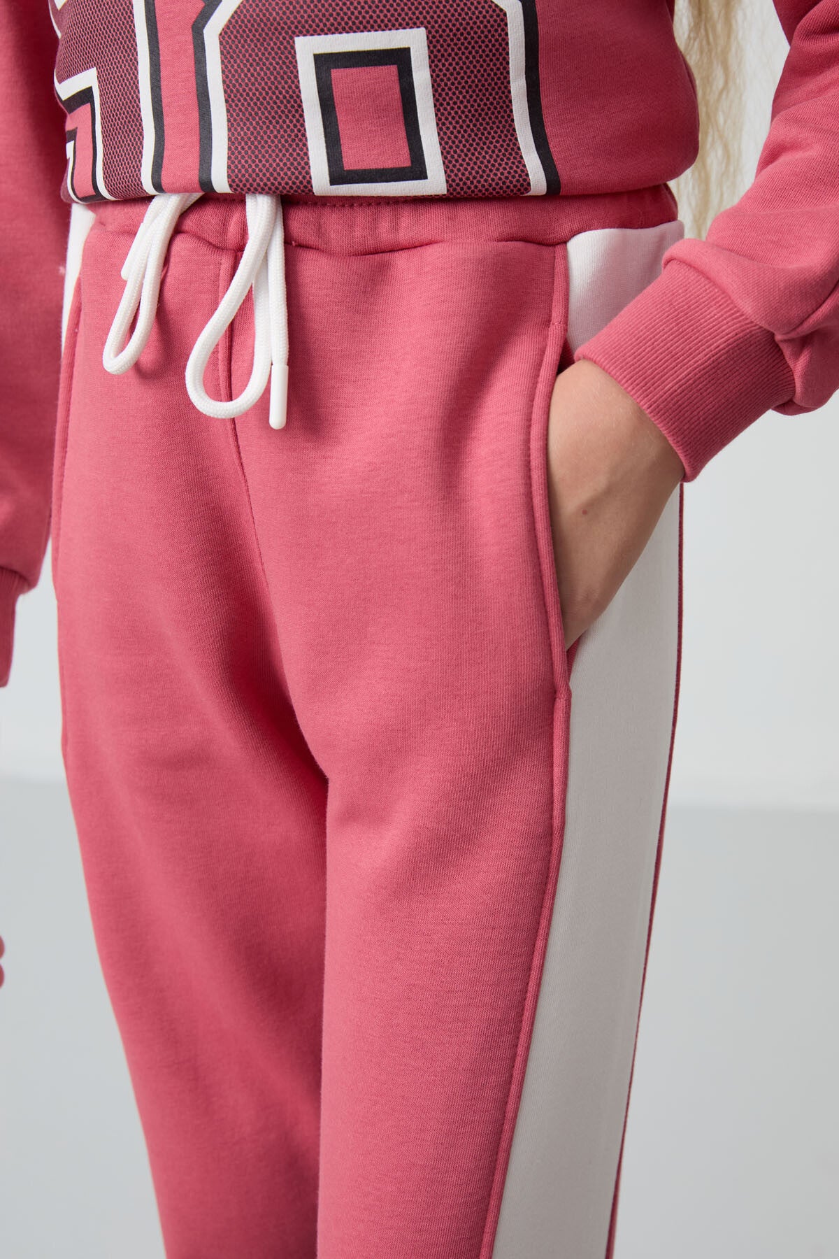 Yaban Gülü Pamuklu İçi Tüylü Yumuşak Dokulu Standart Fit Baskılı Kız Çocuk Eşofman Takım - 75170