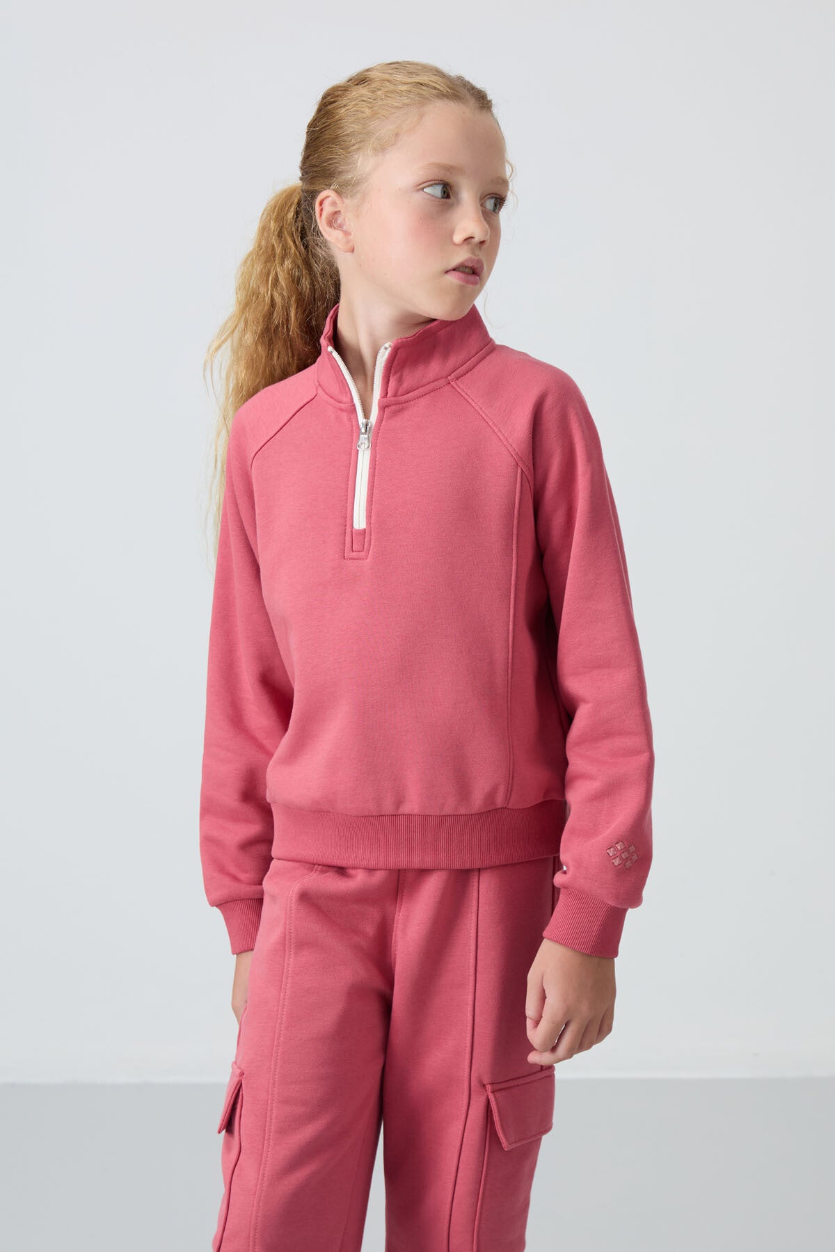 Yaban Gülü Pamuklu İçi Tüylü Yumuşak Dokulu Standart Fit Nakışlı Kız Çocuk Eşofman Takım - 75159