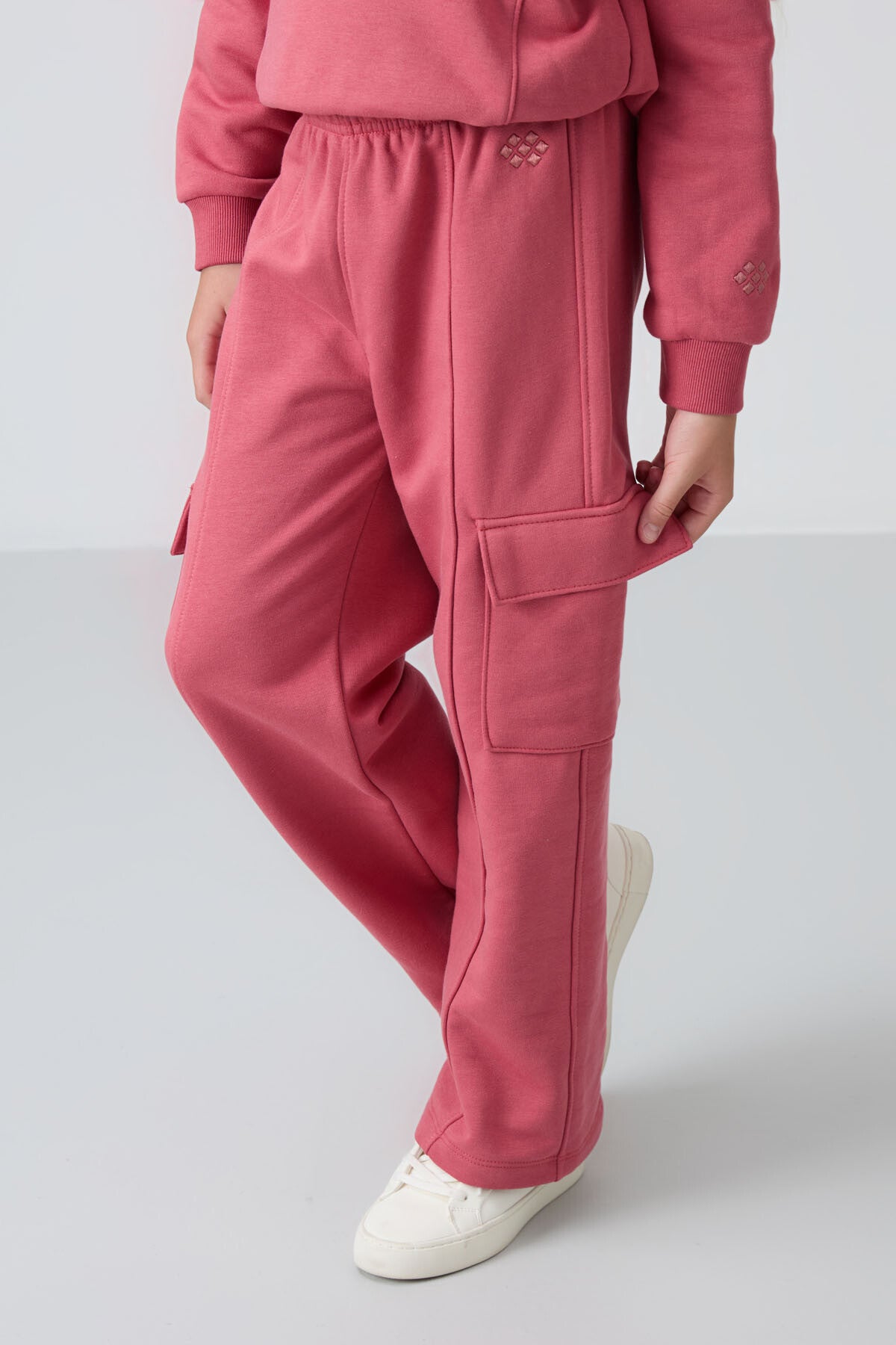 Yaban Gülü Pamuklu İçi Tüylü Yumuşak Dokulu Standart Fit Nakışlı Kız Çocuk Eşofman Takım - 75159