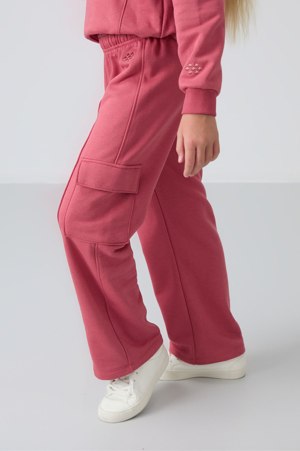 Yaban Gülü Pamuklu İçi Tüylü Yumuşak Dokulu Standart Fit Nakışlı Kız Çocuk Eşofman Takım - 75159