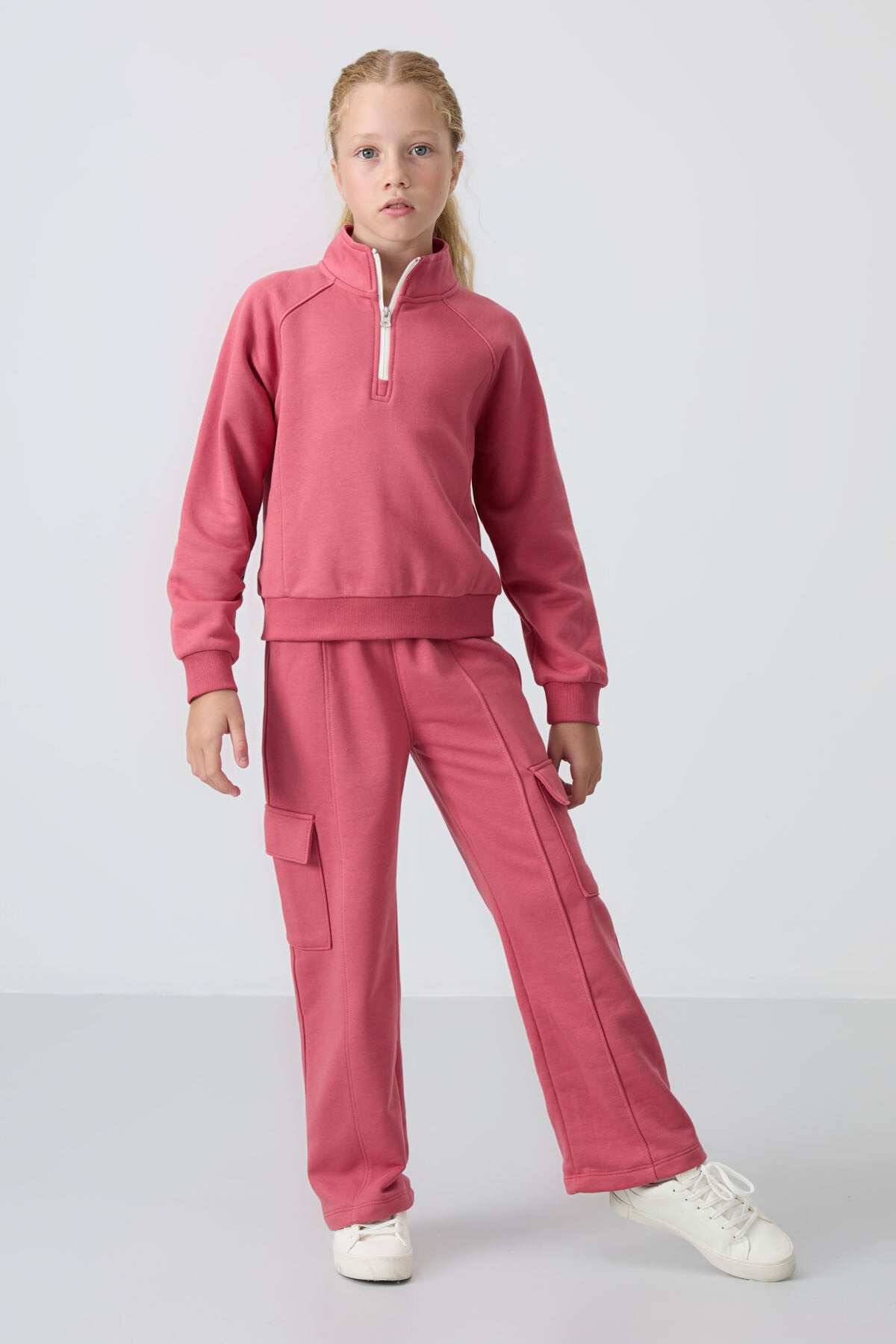 Yaban Gülü Pamuklu İçi Tüylü Yumuşak Dokulu Standart Fit Nakışlı Kız Çocuk Eşofman Takım - 75159