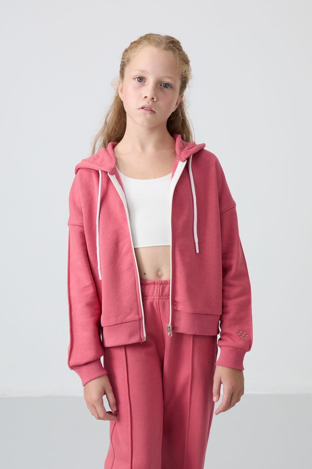 Yaban Gülü Pamuklu İçi Tüylü Yumuşak Dokulu Standart Fit Nakışlı Kız Çocuk Eşofman Takım - 75161