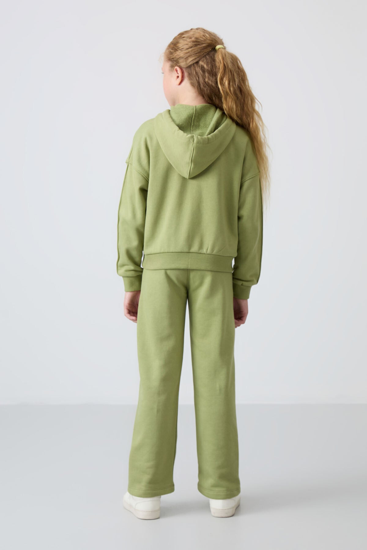 Yağ Yeşil Pamuklu İçi Tüylü Yumuşak Dokulu Standart Fit Nakışlı Kız Çocuk Eşofman Takım - 75161