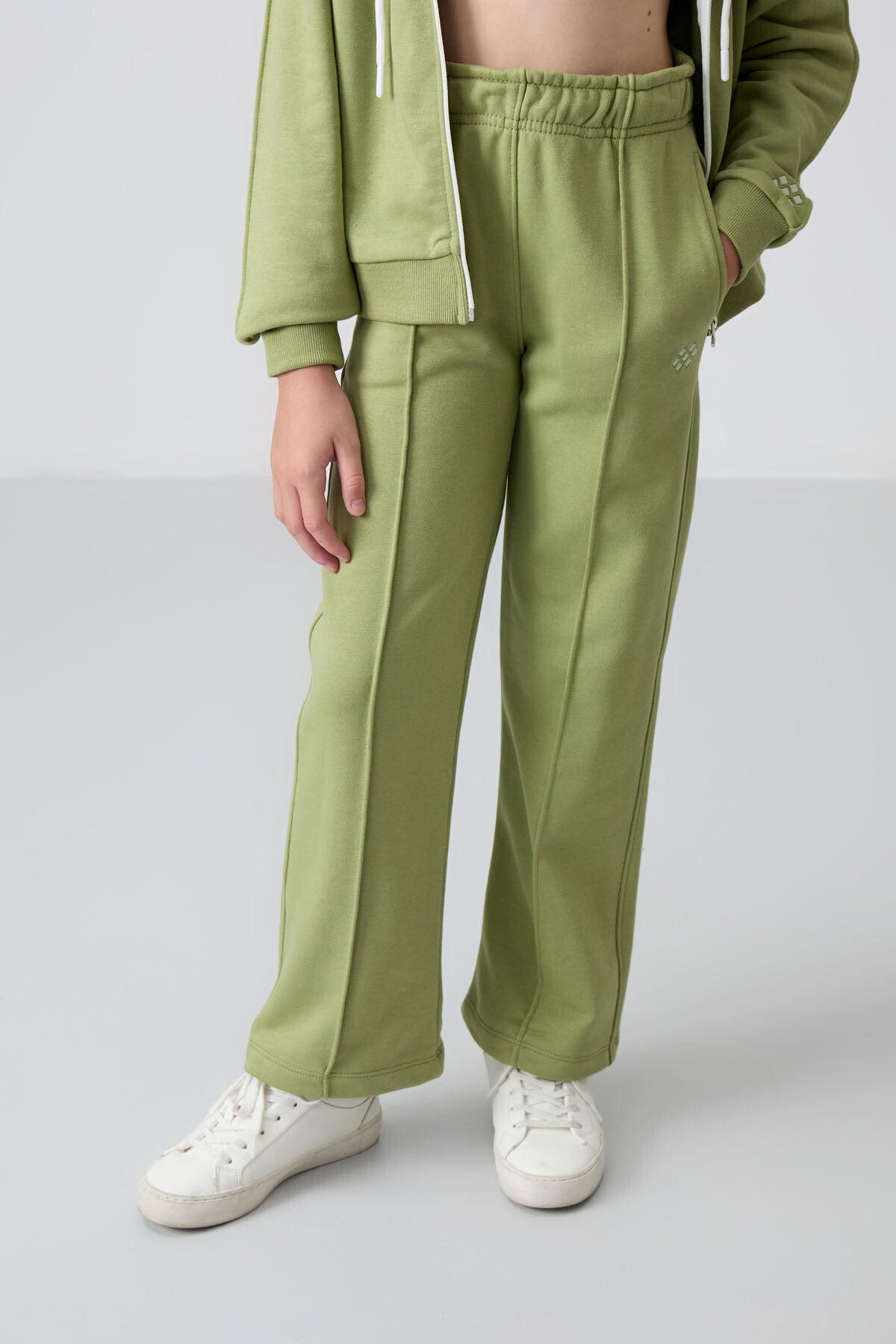 Yağ Yeşil Pamuklu İçi Tüylü Yumuşak Dokulu Standart Fit Nakışlı Kız Çocuk Eşofman Takım - 75161